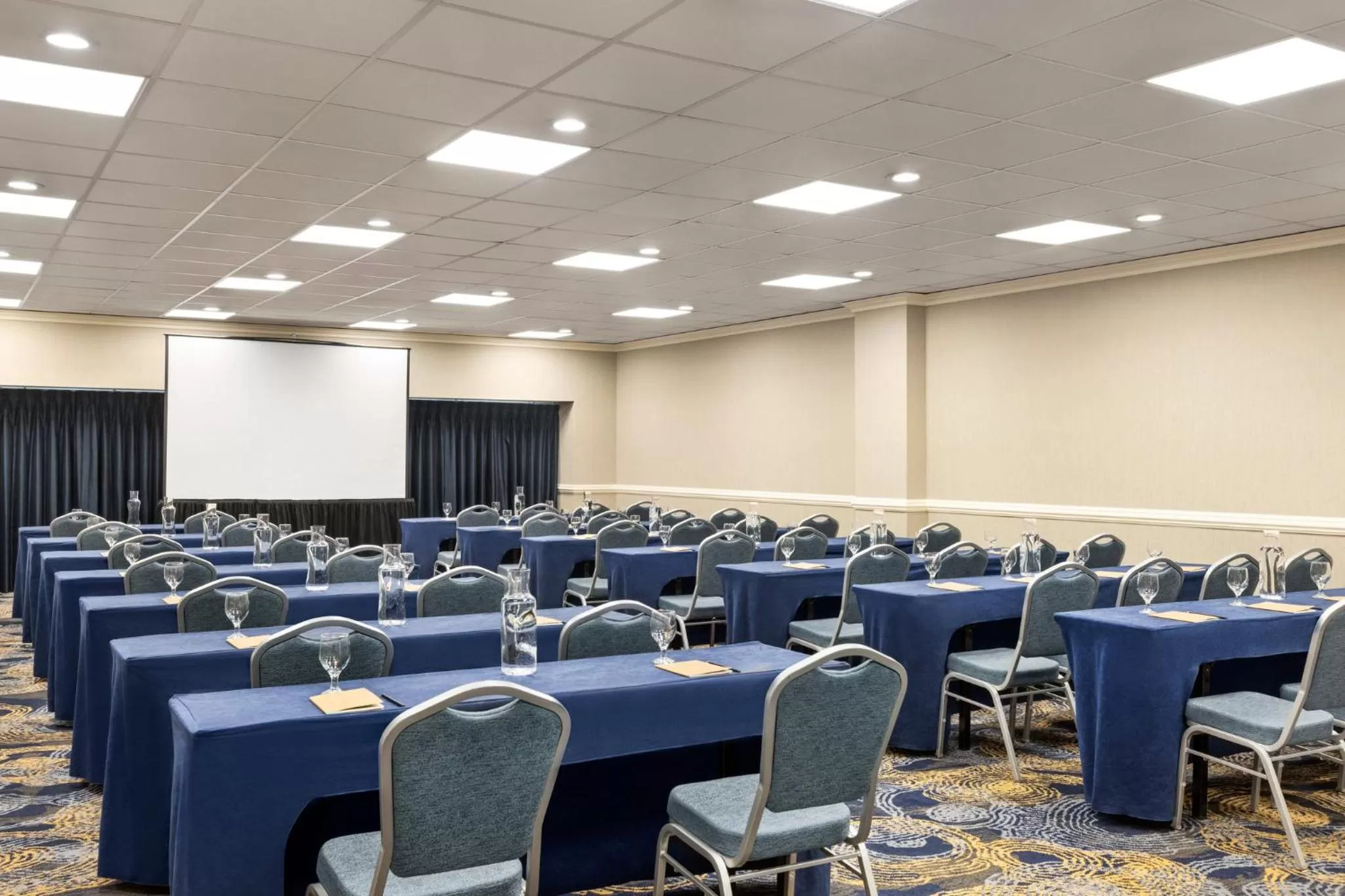 Meeting/conference room in Crowne Plaza Cleveland at Playhouse Square by IHG