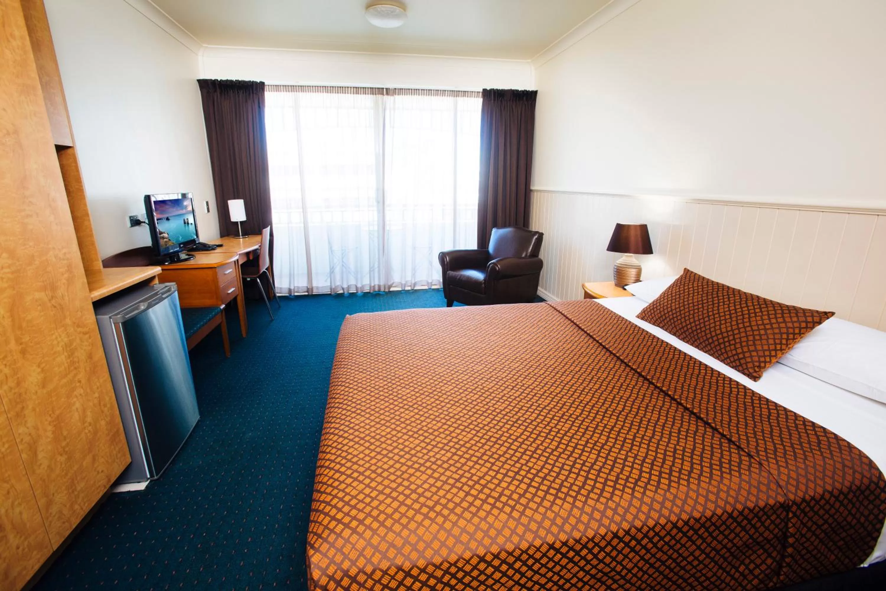 Executive Twin Room in City Oasis Inn Townsville, SureStay Collection by BW