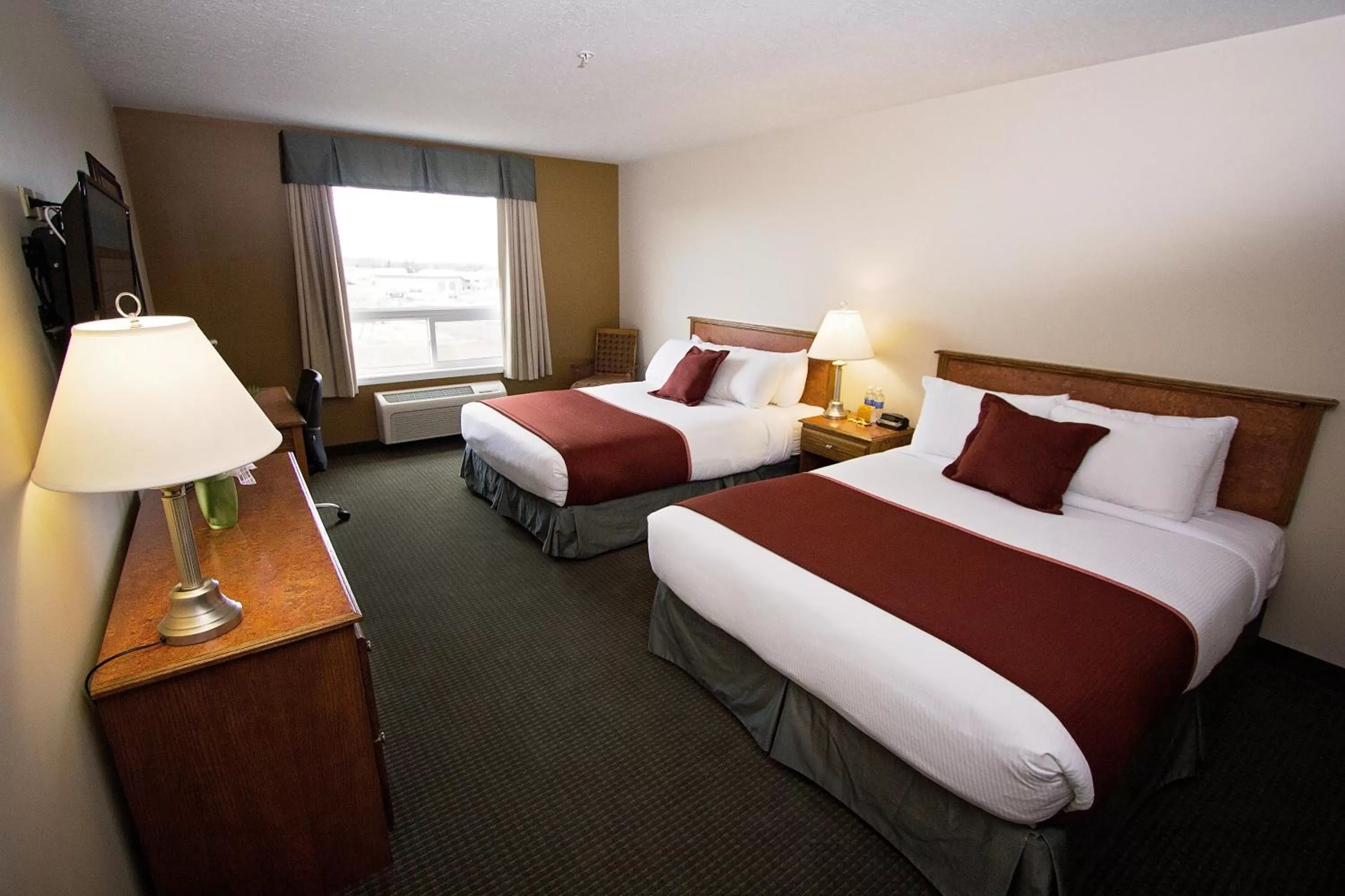 Bedroom, Bed in Service Plus Inns & Suites Drayton Valley