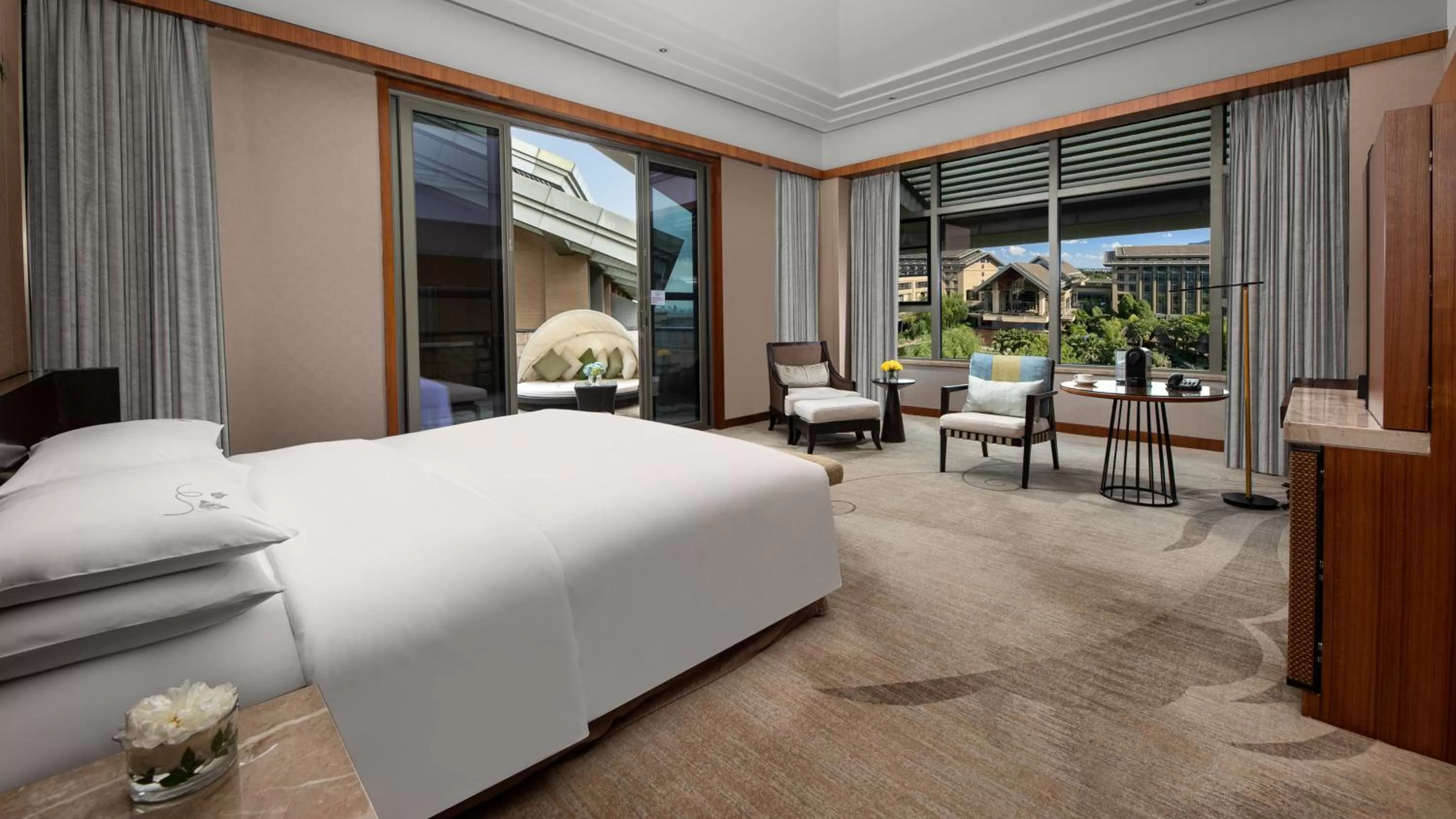 Bedroom, Bed in InterContinental Kunming by IHG