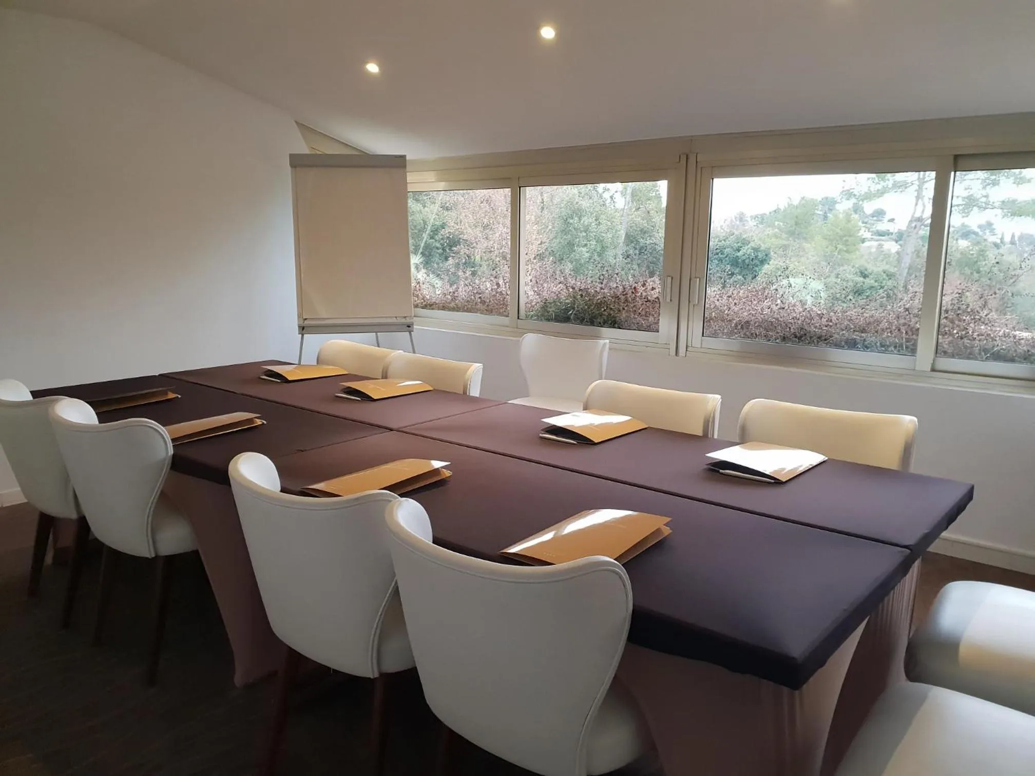 Meeting/conference room in Hotel Restaurant La Vague de Saint Paul