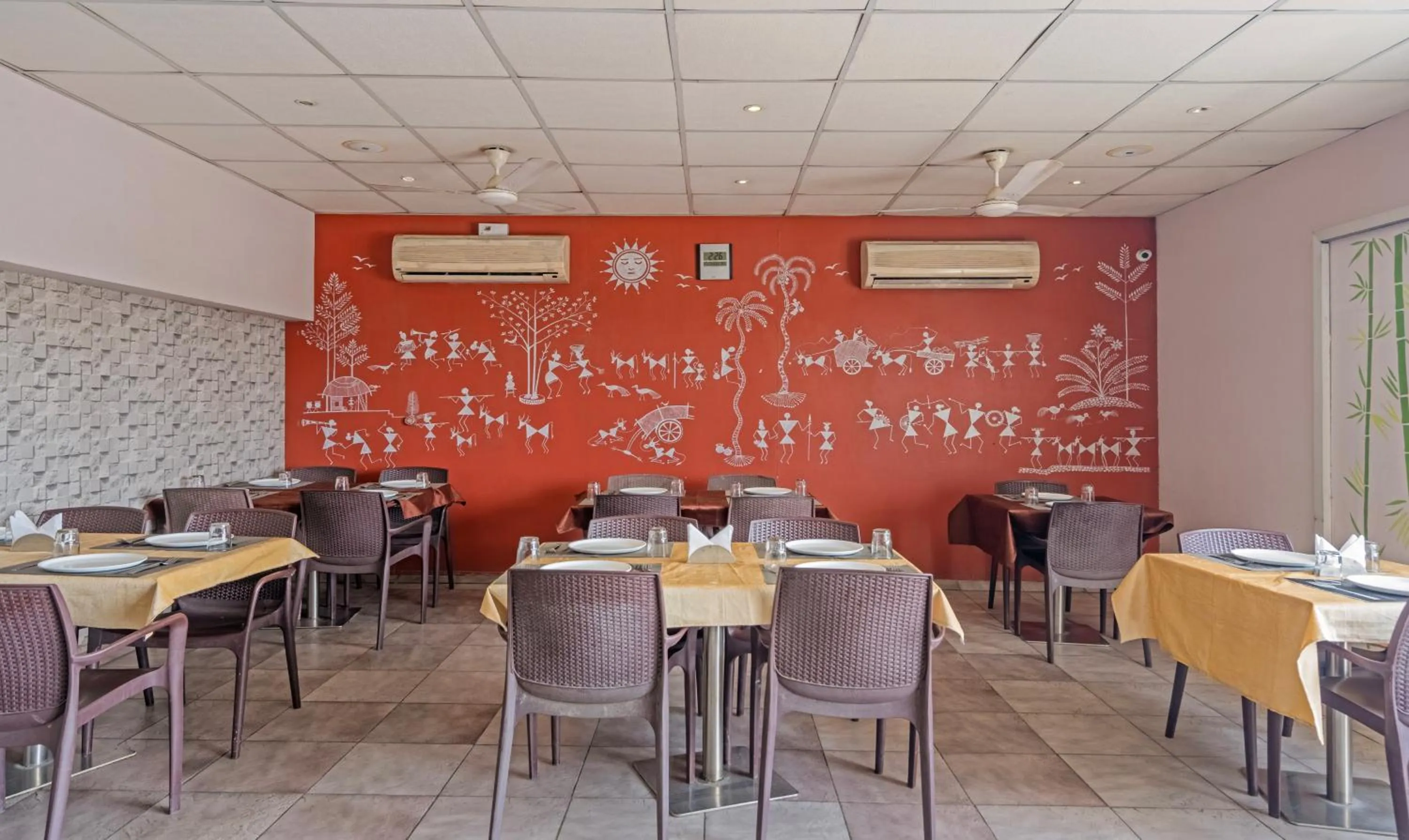 Dining area, Restaurant/Places to Eat in Hotel Casa, Vadodara