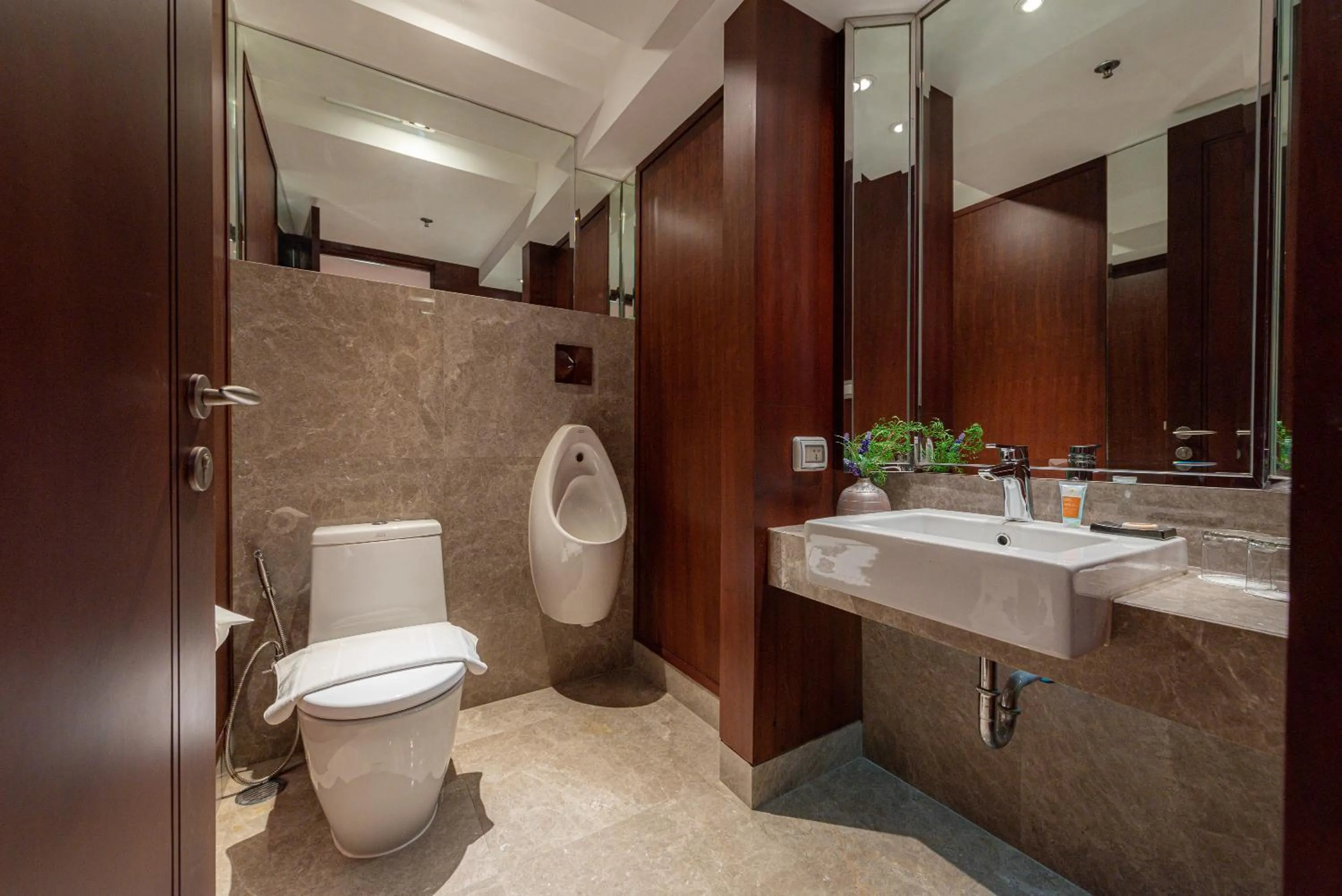 Bathroom in Summit Windmill Golf Suite Hotel at Suvarnabhumi