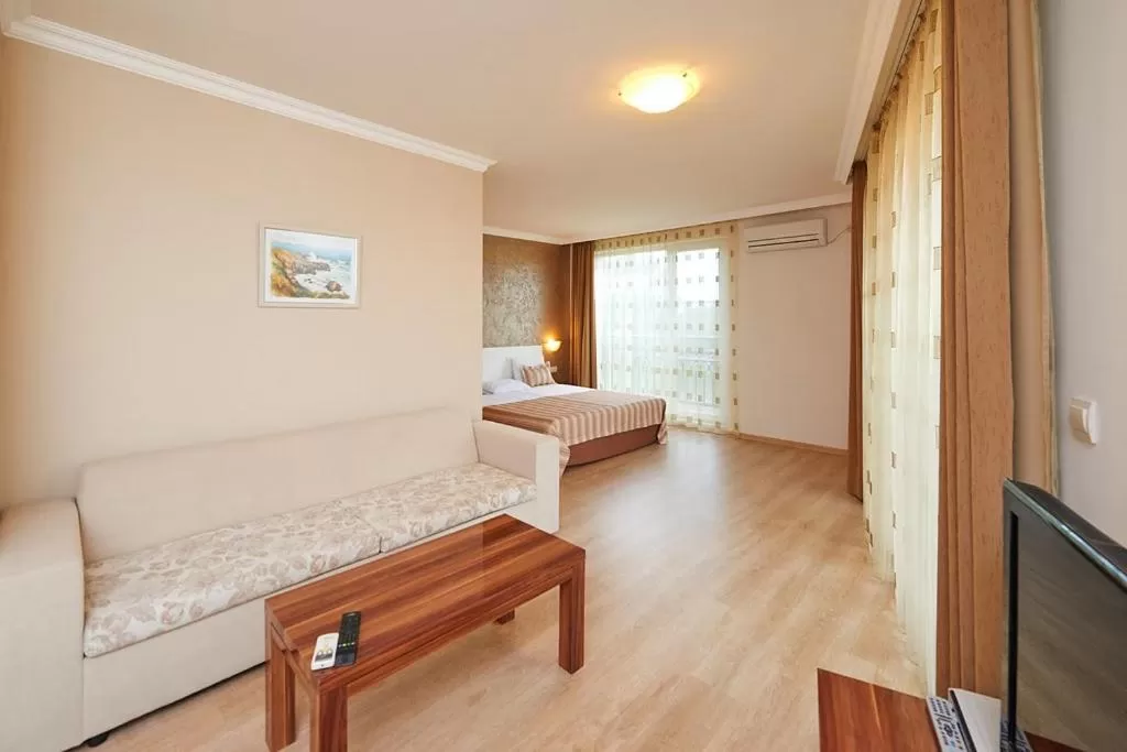 Seating area, Bed in Penelopa Palace Apart Hotel & SPA