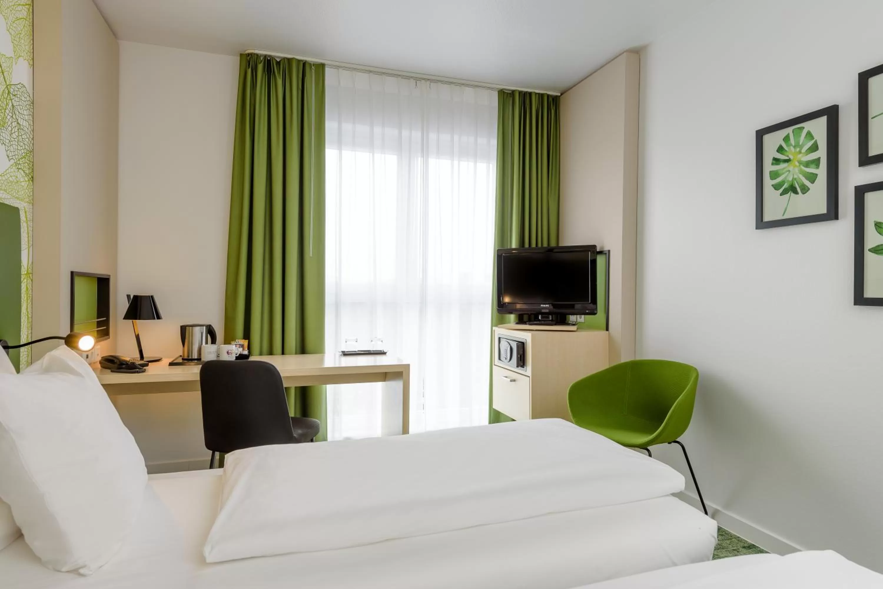 Photo of the whole room, Bed in Mercure Hotel Hannover Mitte