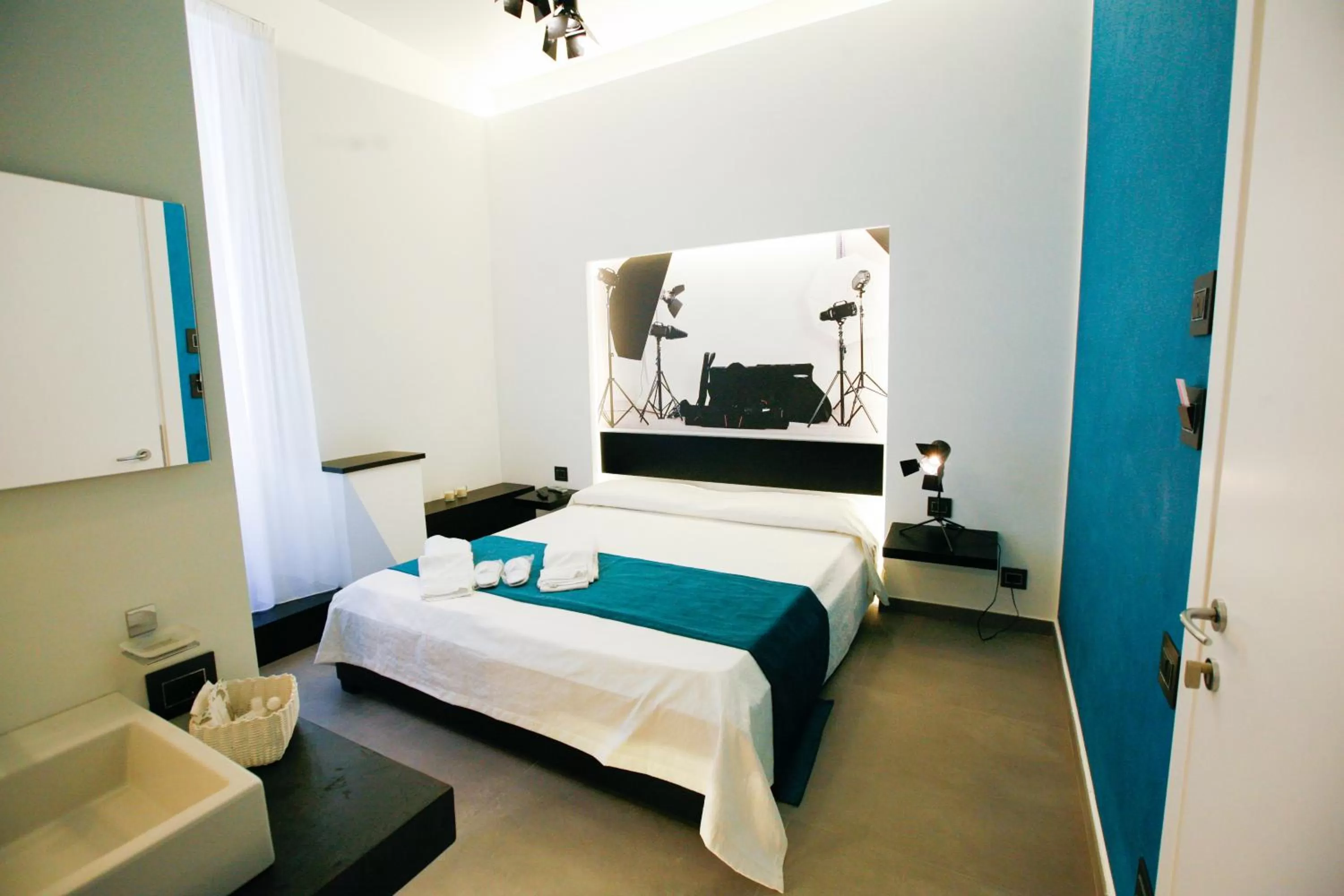 Bed in Relais Piazza Del Plebiscito B&B