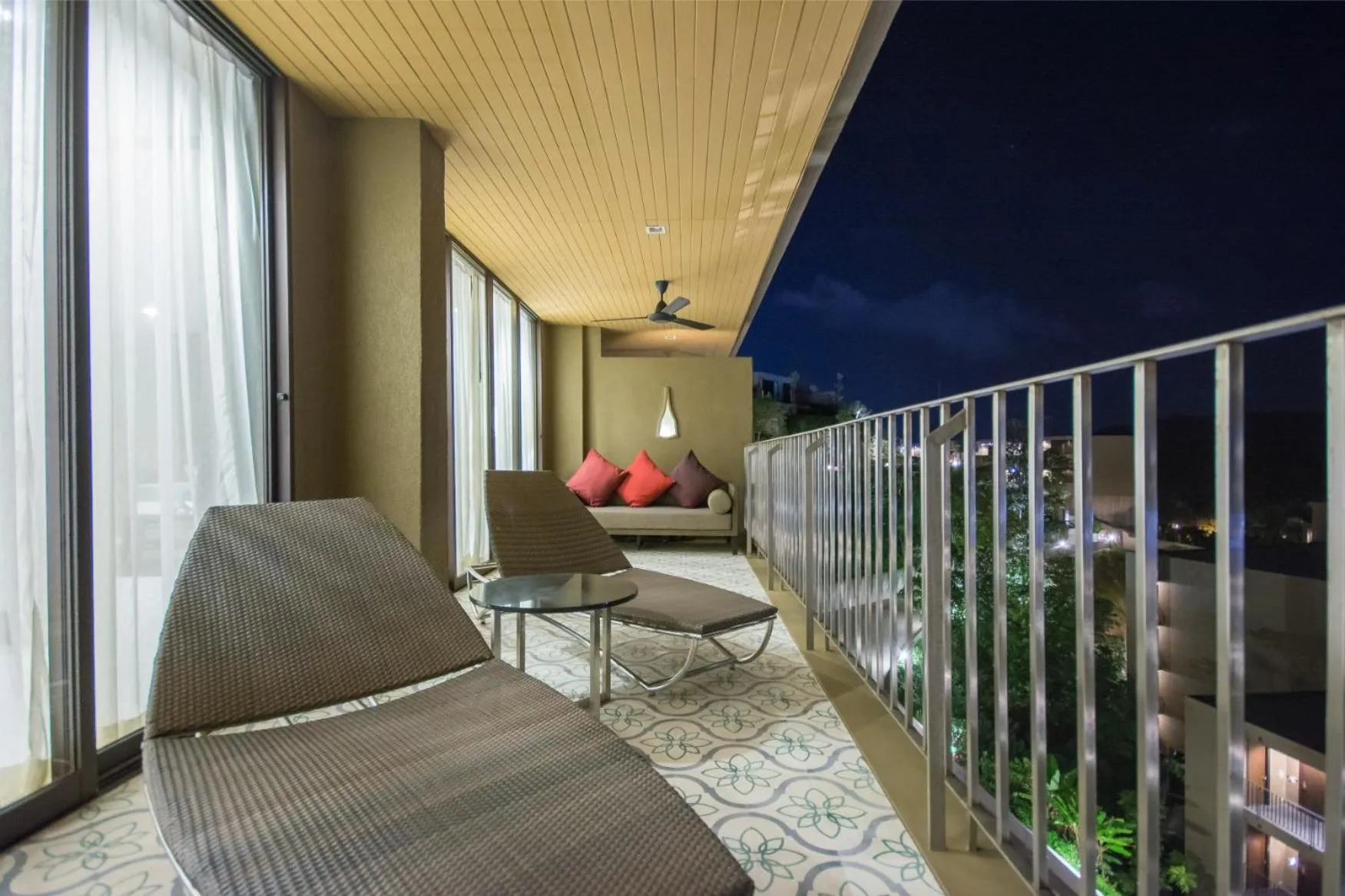 Balcony/Terrace in SUNSURI PHUKET, Nai Harn Beach
