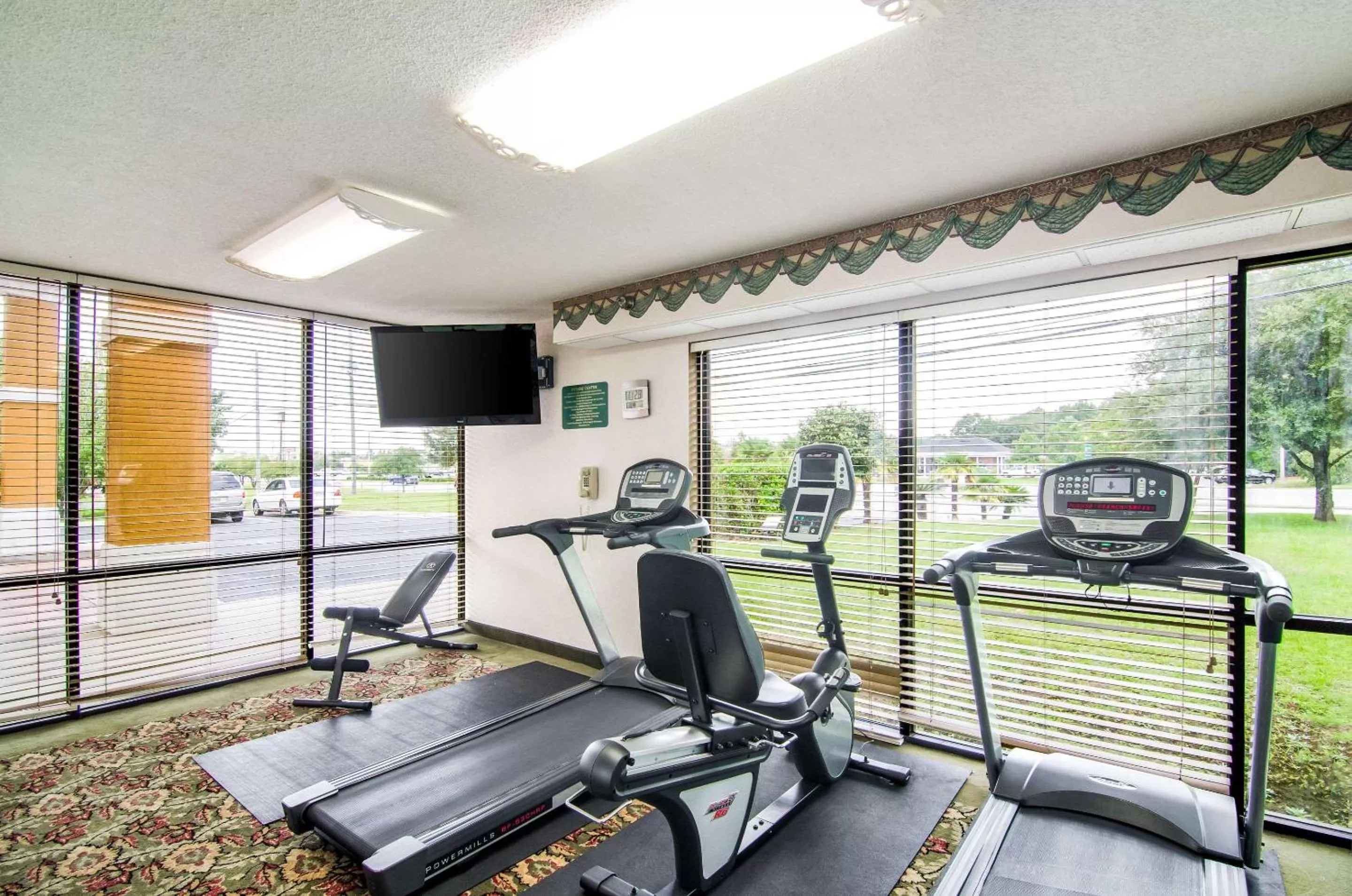 Fitness centre/facilities in Quality Inn near University of Mobile