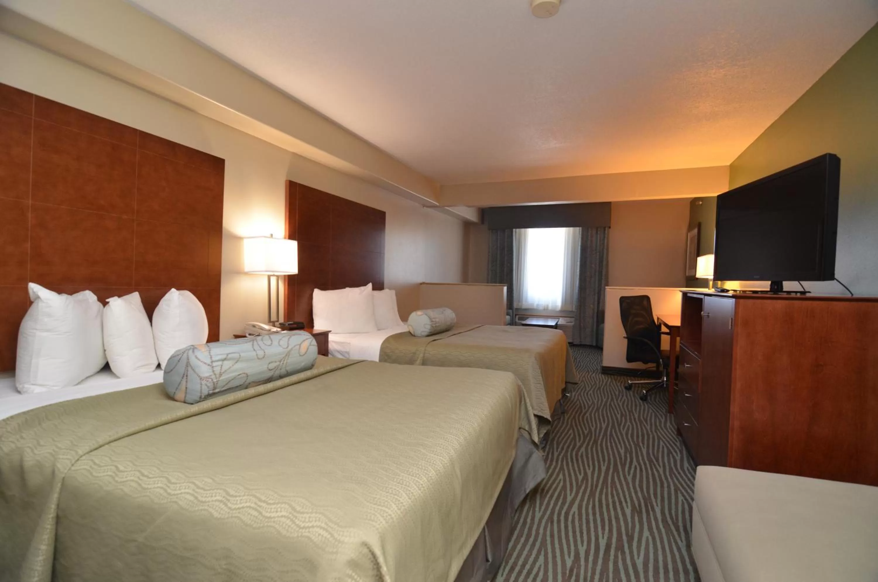 Bed in AmericInn by Wyndham Des Moines Airport