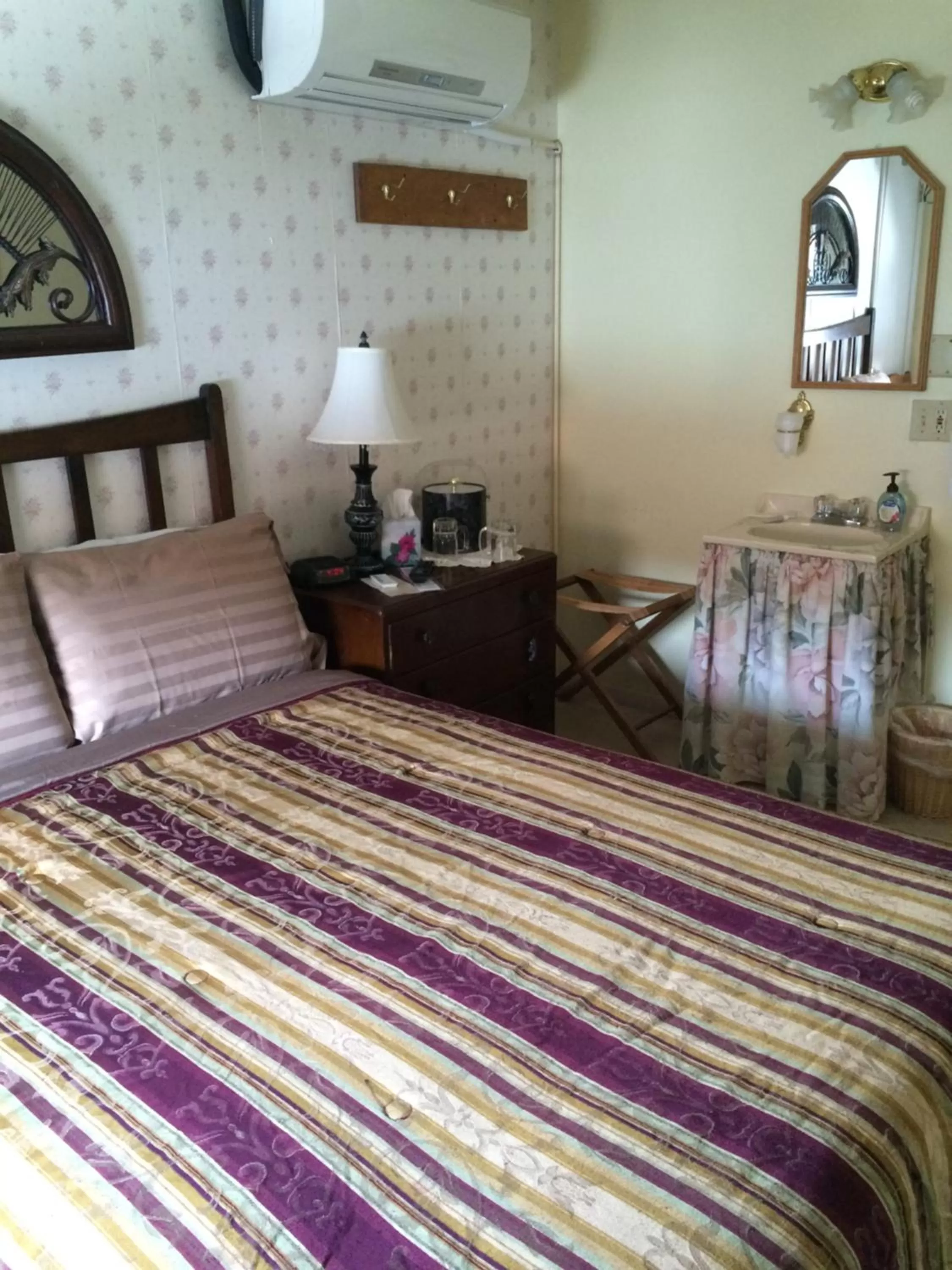 Bed in The Courtland Hotel & Spa