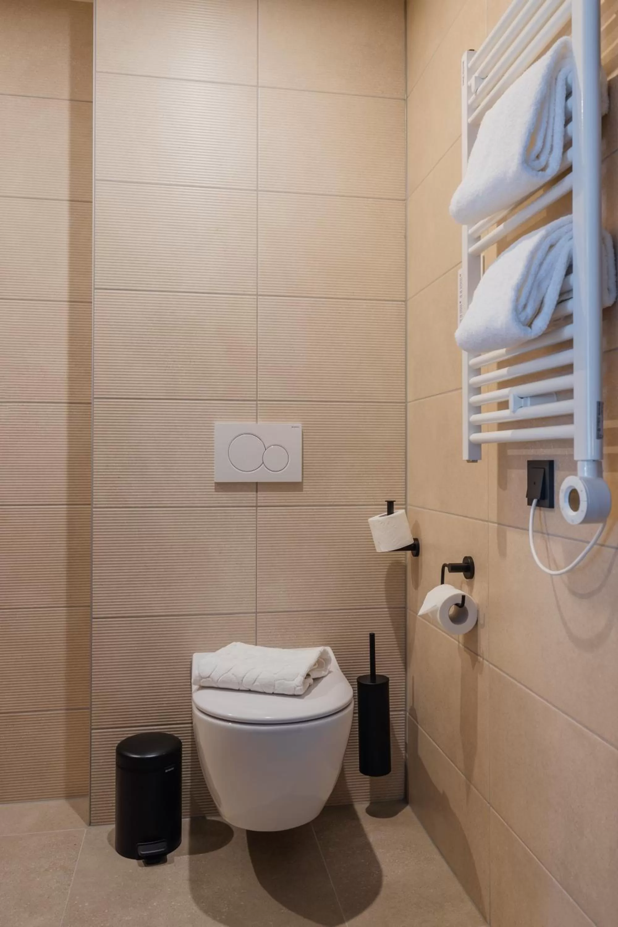 Toilet, Bathroom in Hotel St Joris I Kloeg Collection