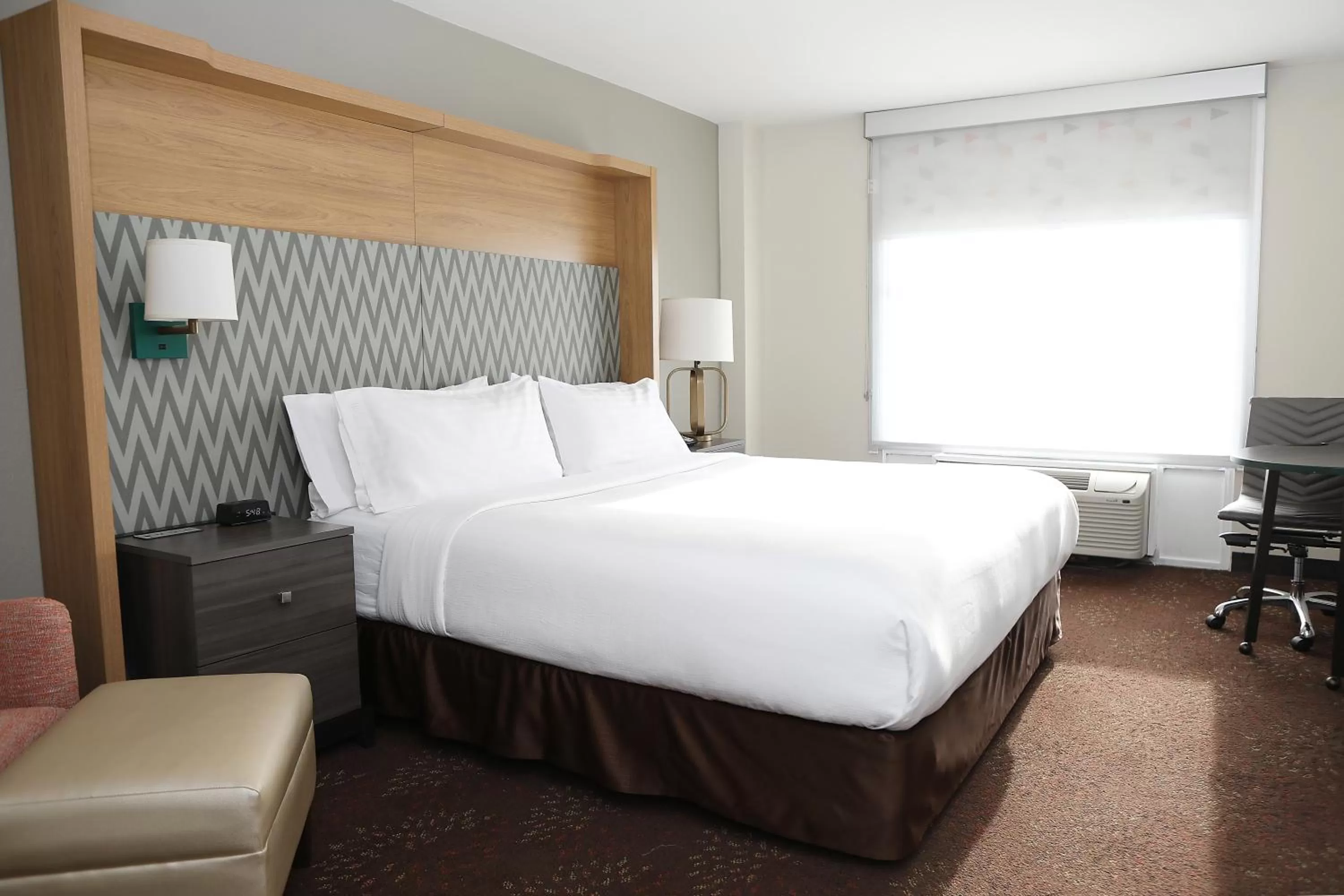 Photo of the whole room, Bed in Holiday Inn O'Hare Area by IHG