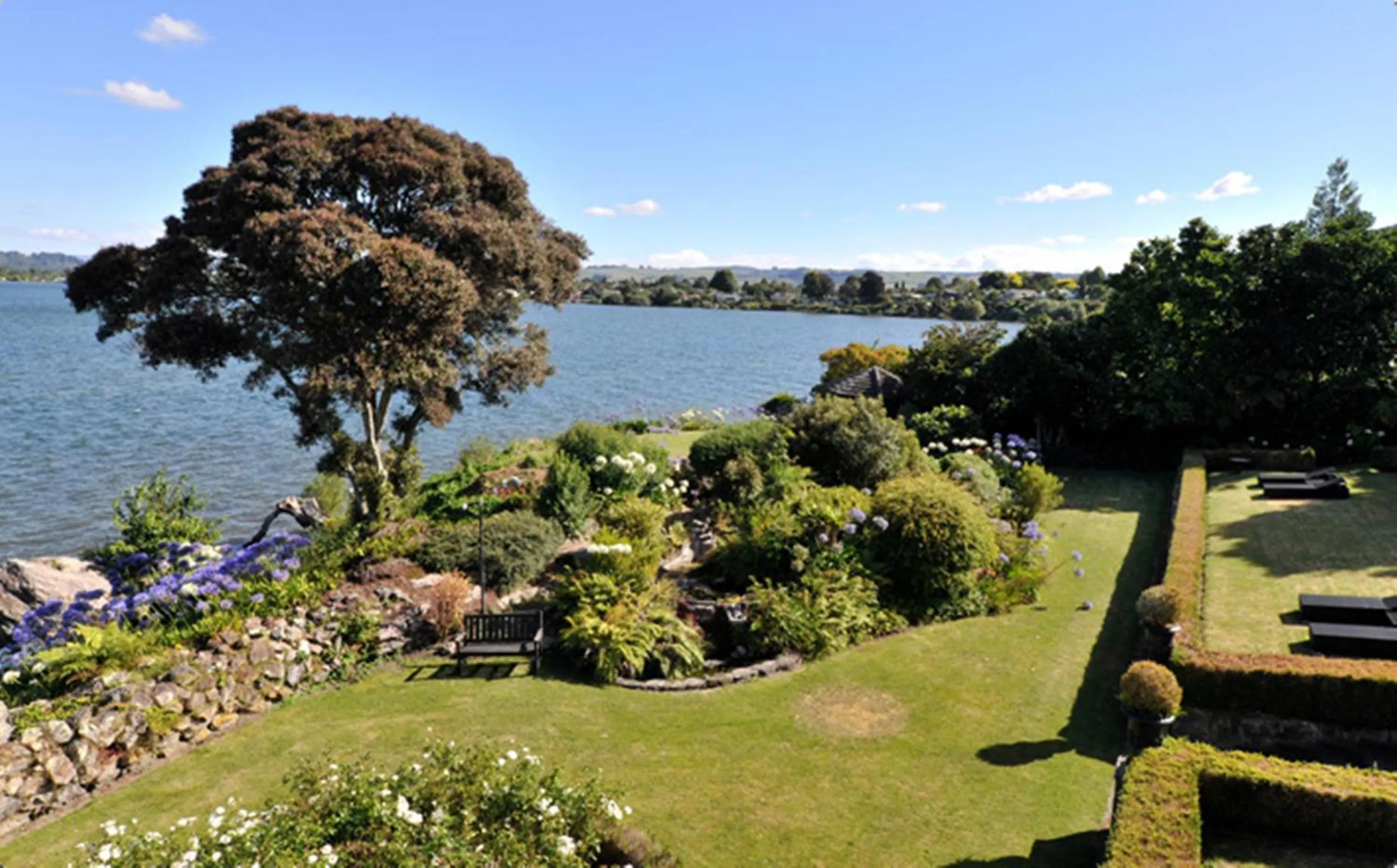 Day in Black Swan Lakeside Boutique Hotel