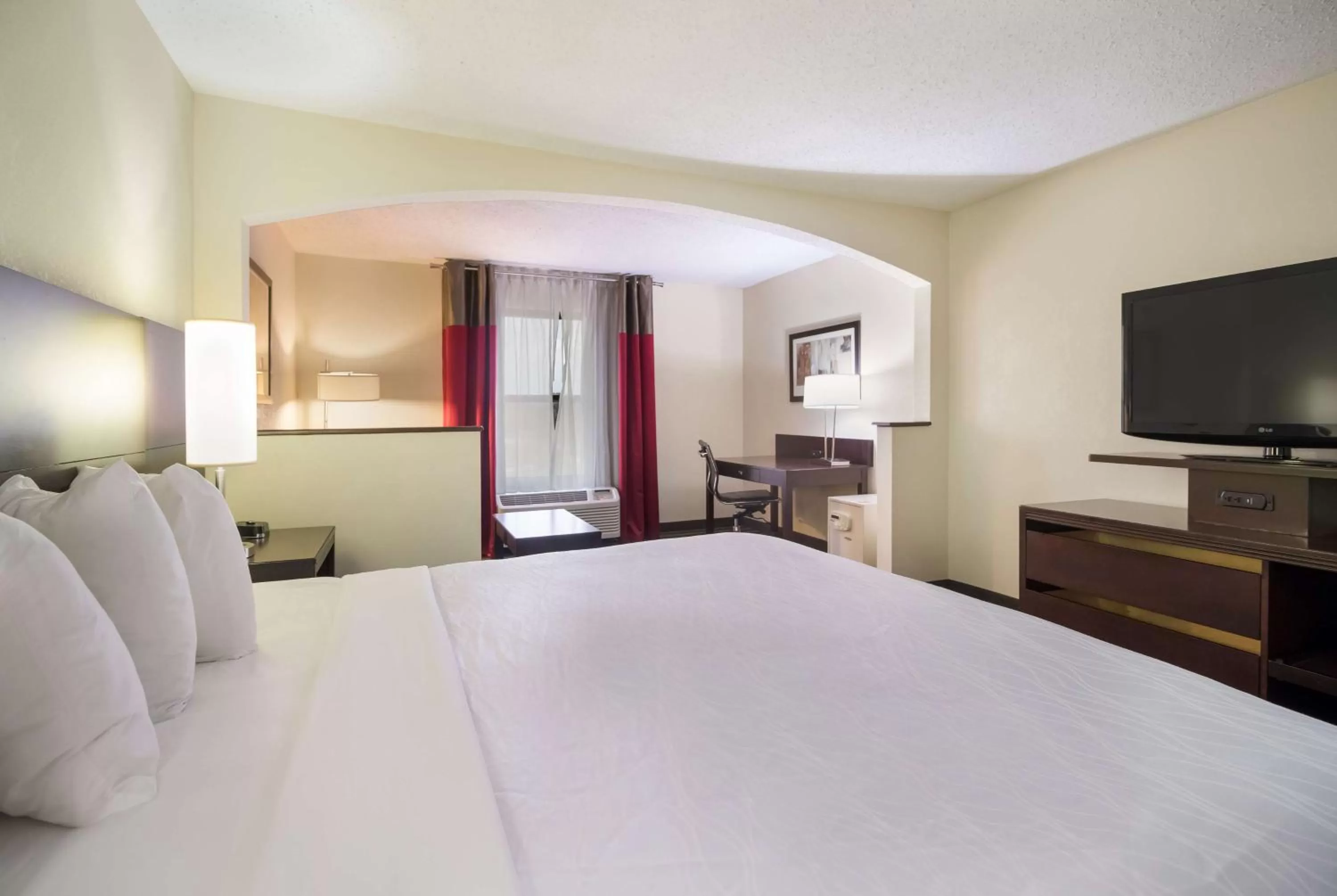 King Suite in Best Western Suites near Opryland