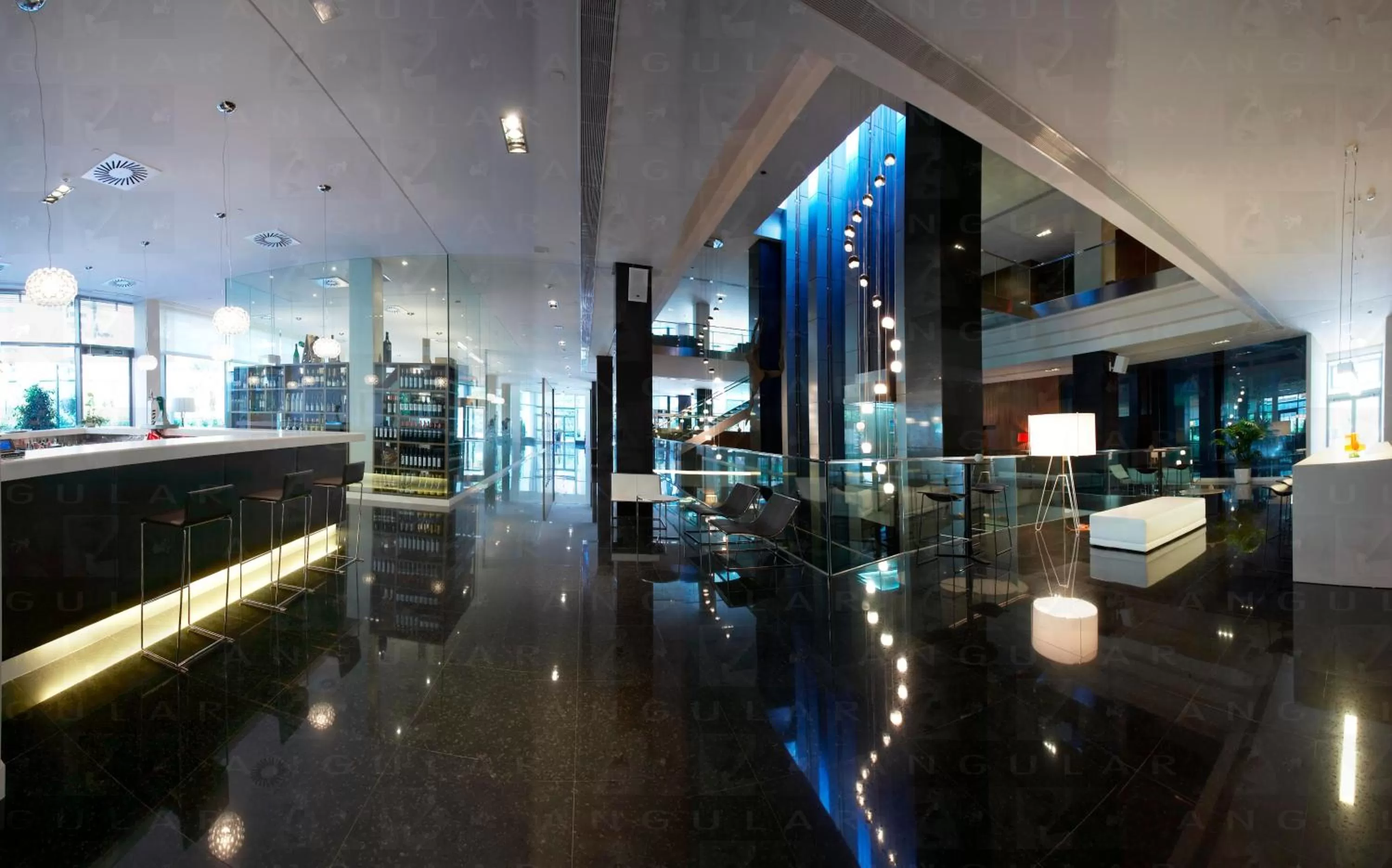 Lounge or bar in Primus Valencia