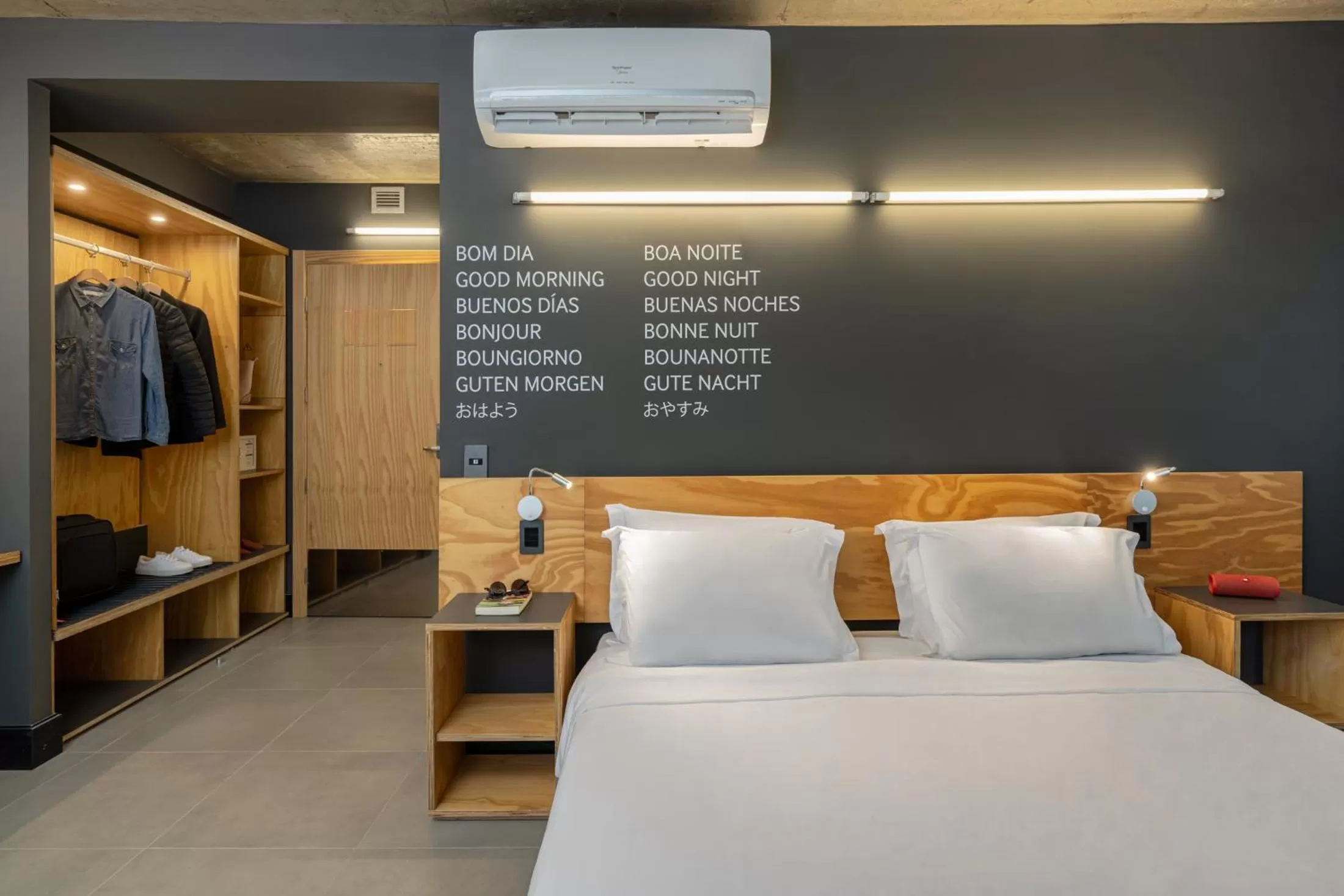 Photo of the whole room, Bed in Intercity Canoas