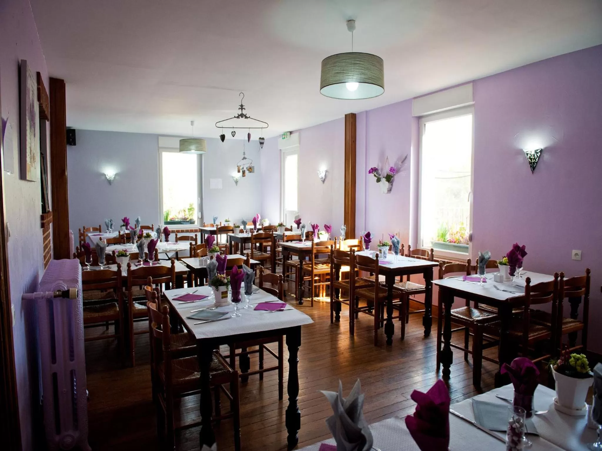 Restaurant/places to eat in Logis Hotel Restaurant Le Relais Fleuri