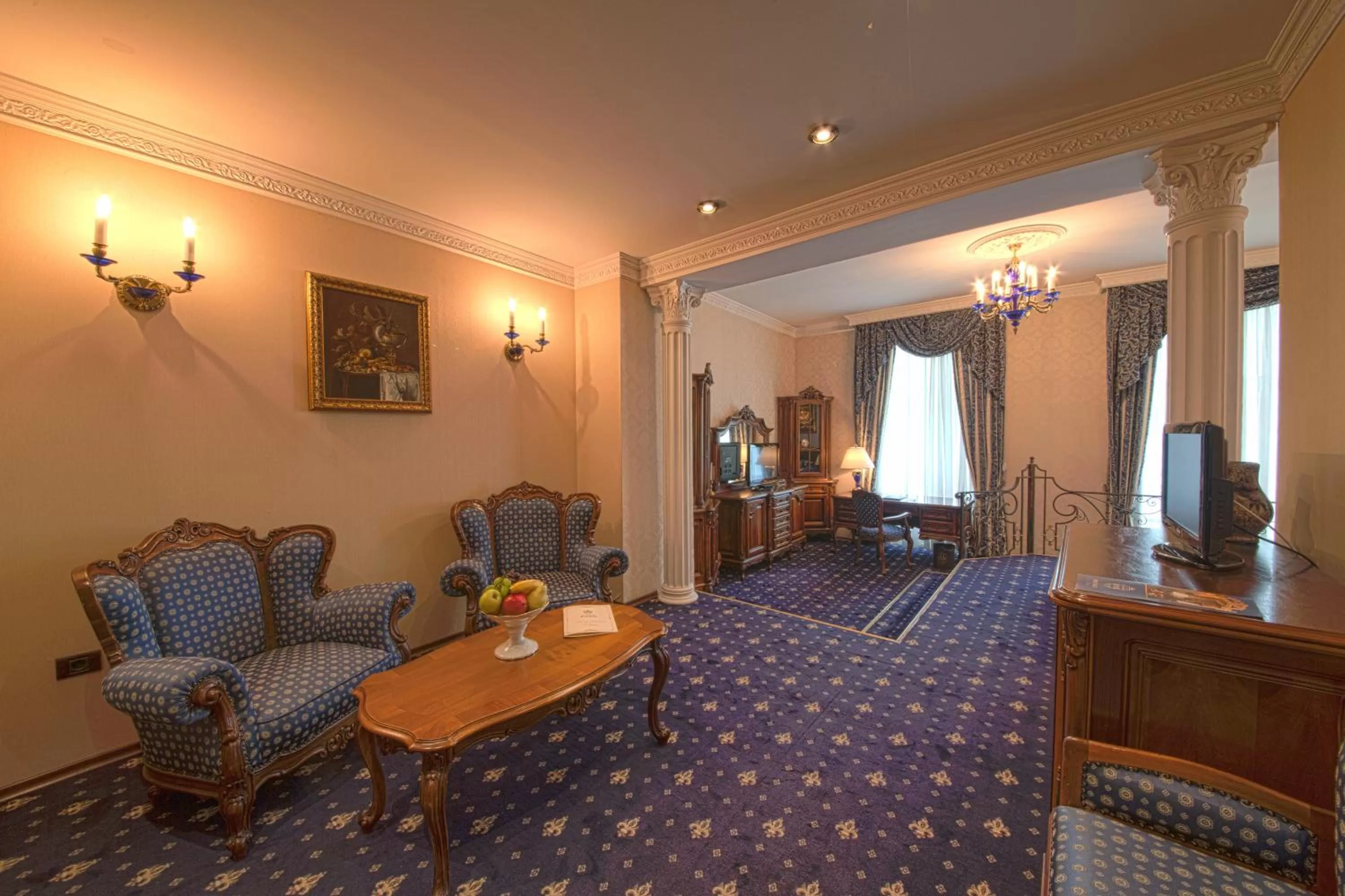 Seating area in Grand Hotel London