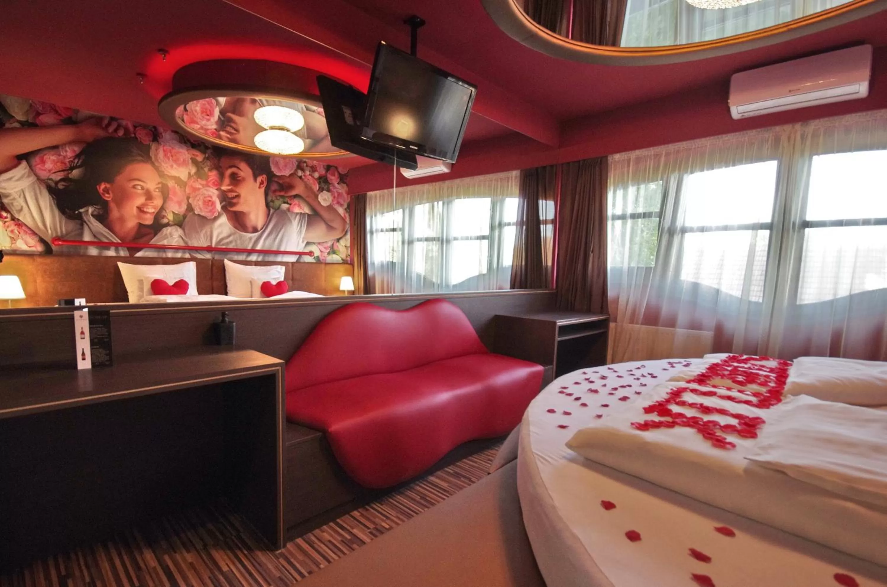 Photo of the whole room, Bed in Hotel Corvin