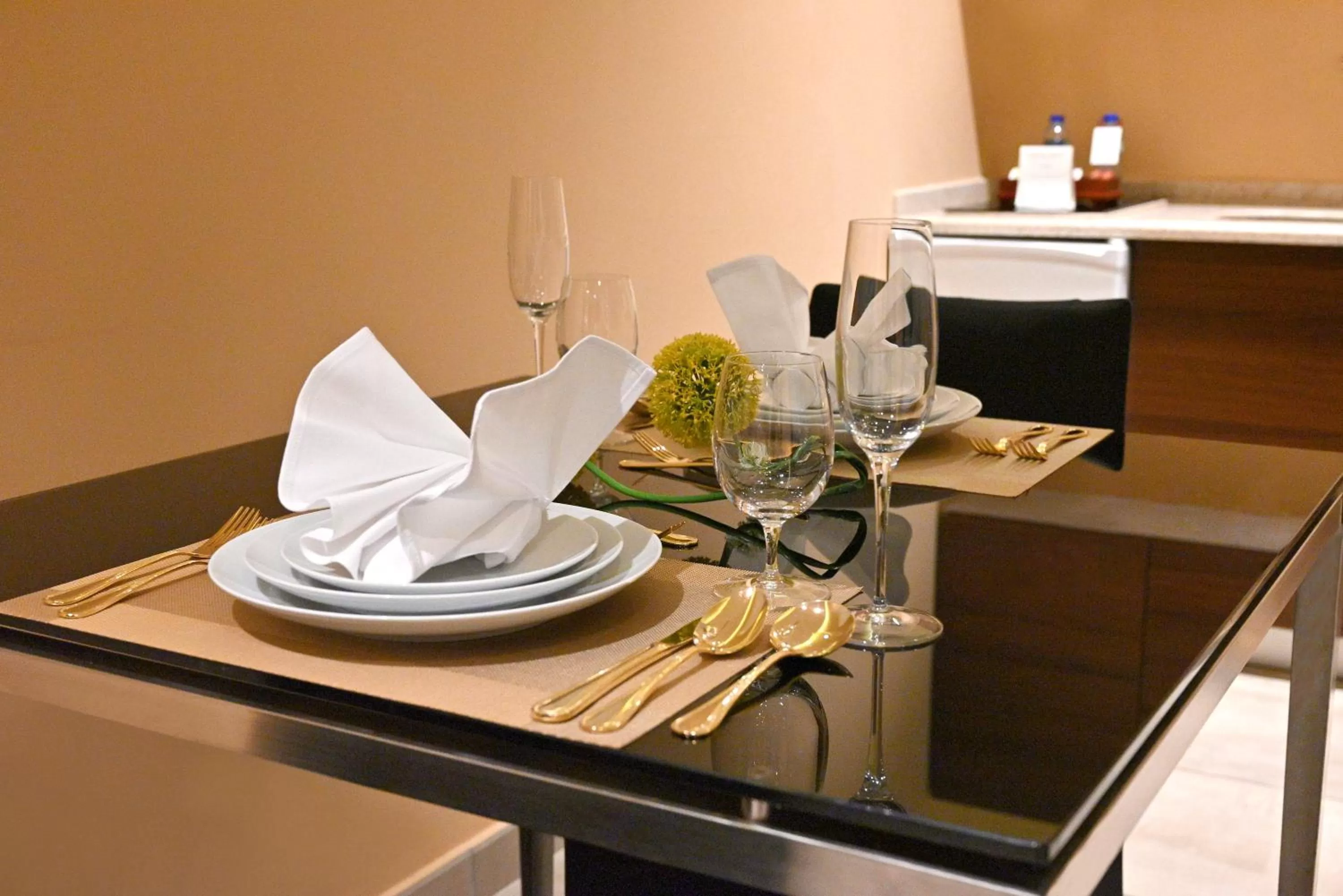 Dining area, Restaurant/Places to Eat in Q Suites Jeddah by EWA - Managed by HMH