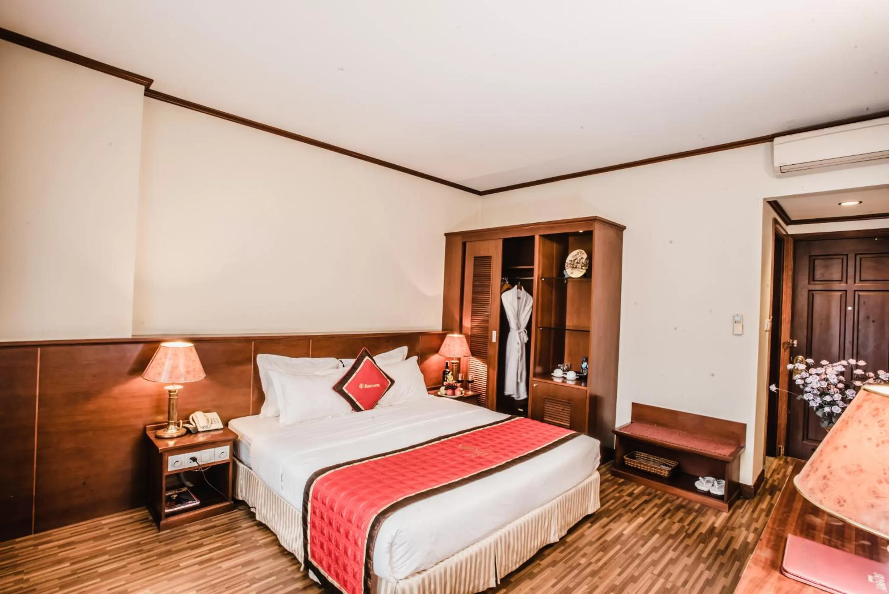 Photo of the whole room, Bed in HANZ Sunny 2 Hotel Hanoi