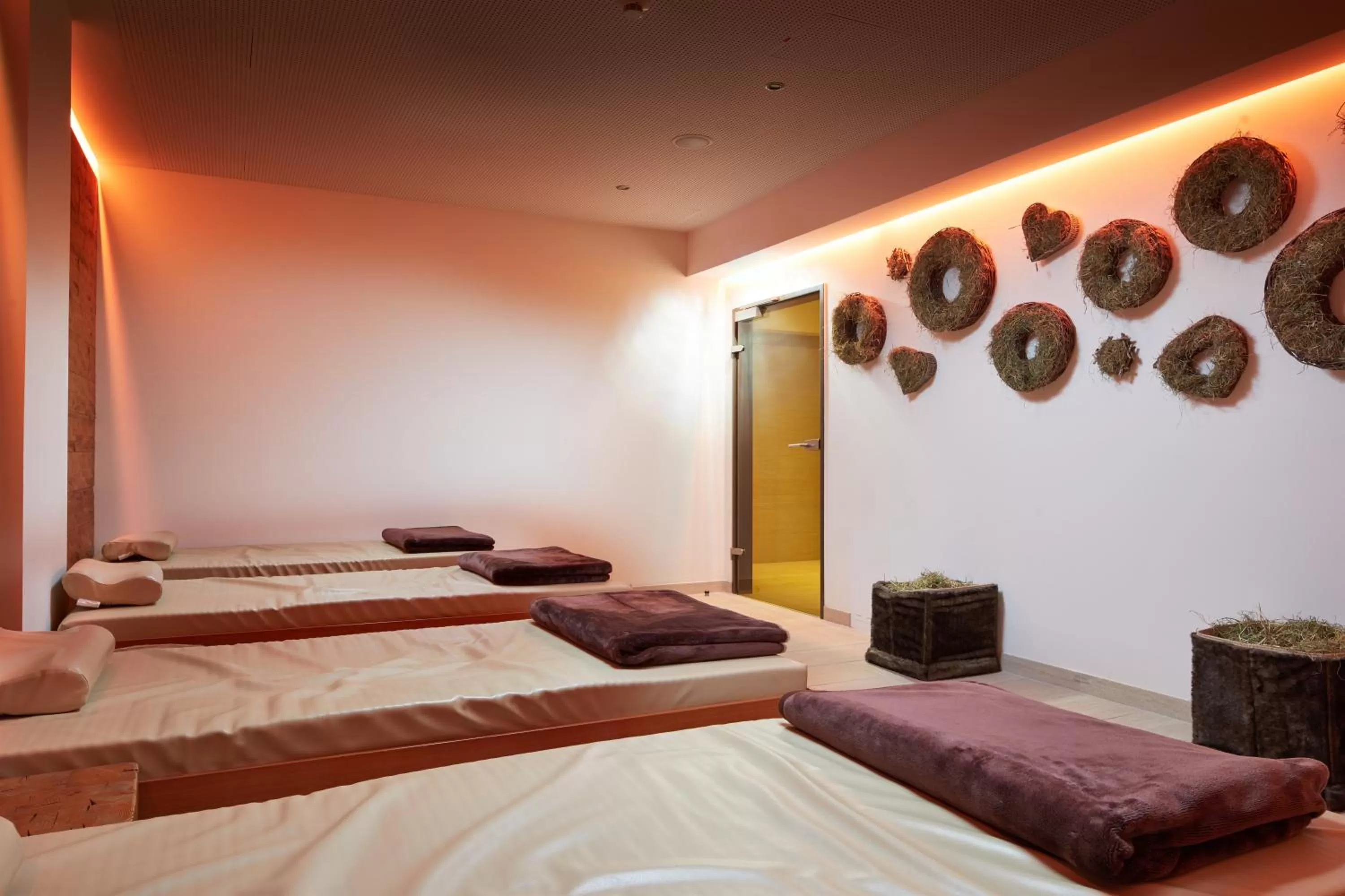 Spa and wellness centre/facilities, Bed in Das Alpenhaus Kaprun