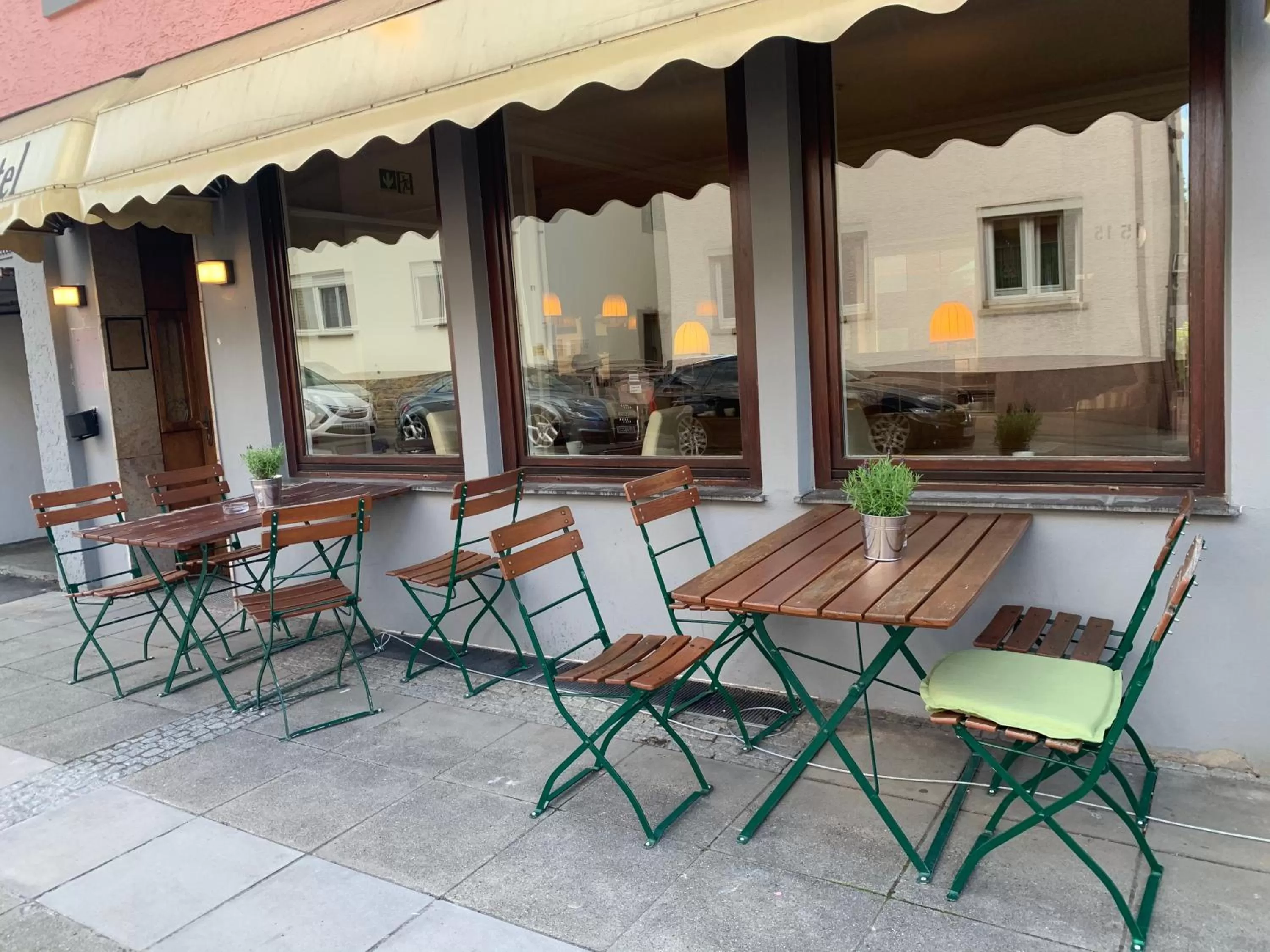 Restaurant/places to eat in Hafner Hotel- Apartment