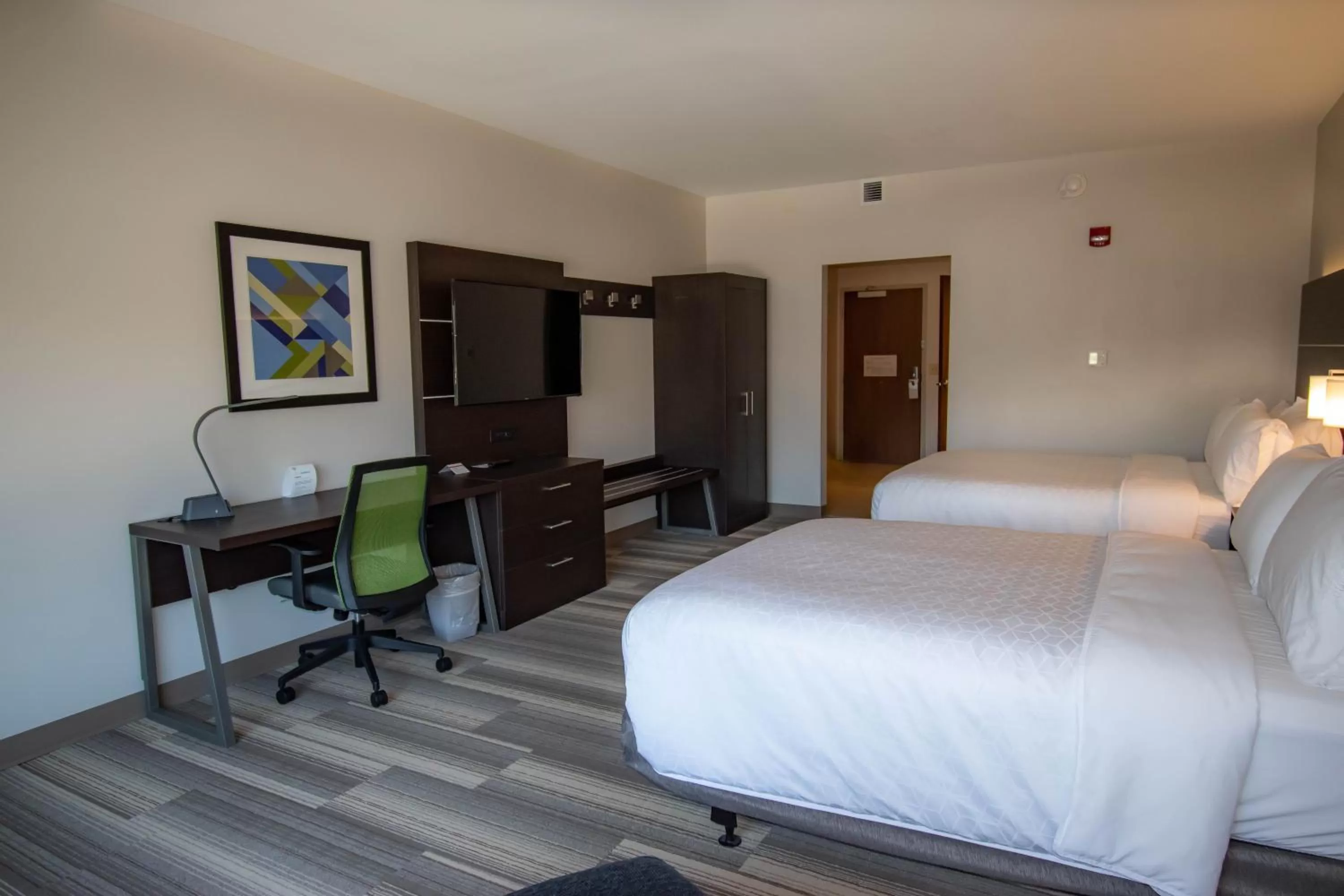 Photo of the whole room, Bed in Holiday Inn Express & Suites Tonawanda - Buffalo Area by IHG