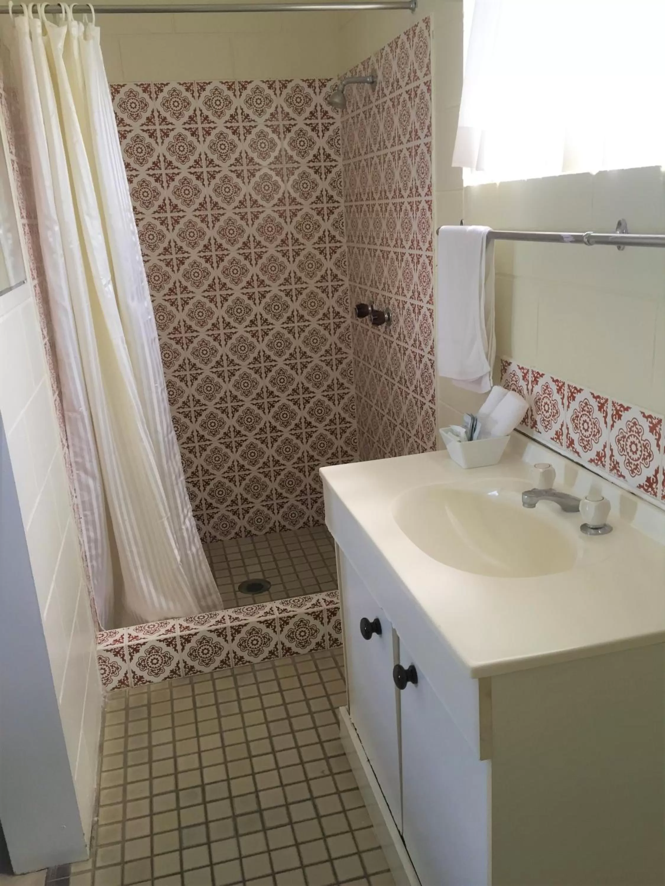 Bathroom in Cardwell at the Beach