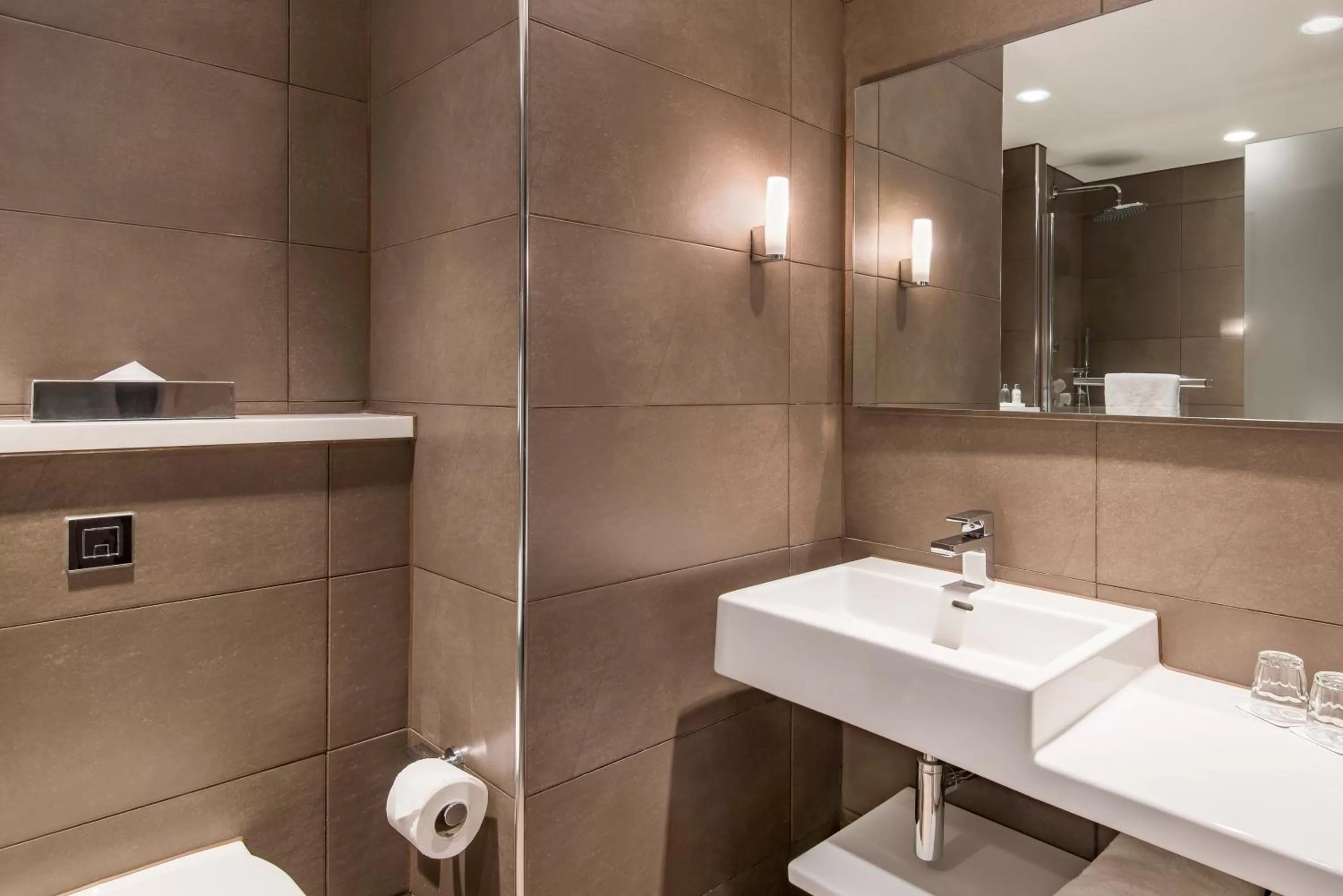 Bathroom in Radisson Blu Manchester Airport