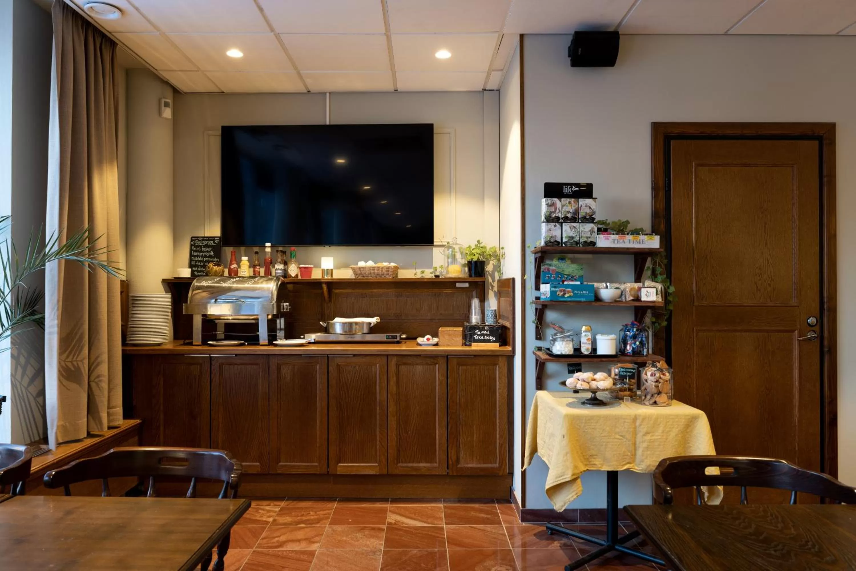 Buffet breakfast in Hotel Bishops Arms Mora