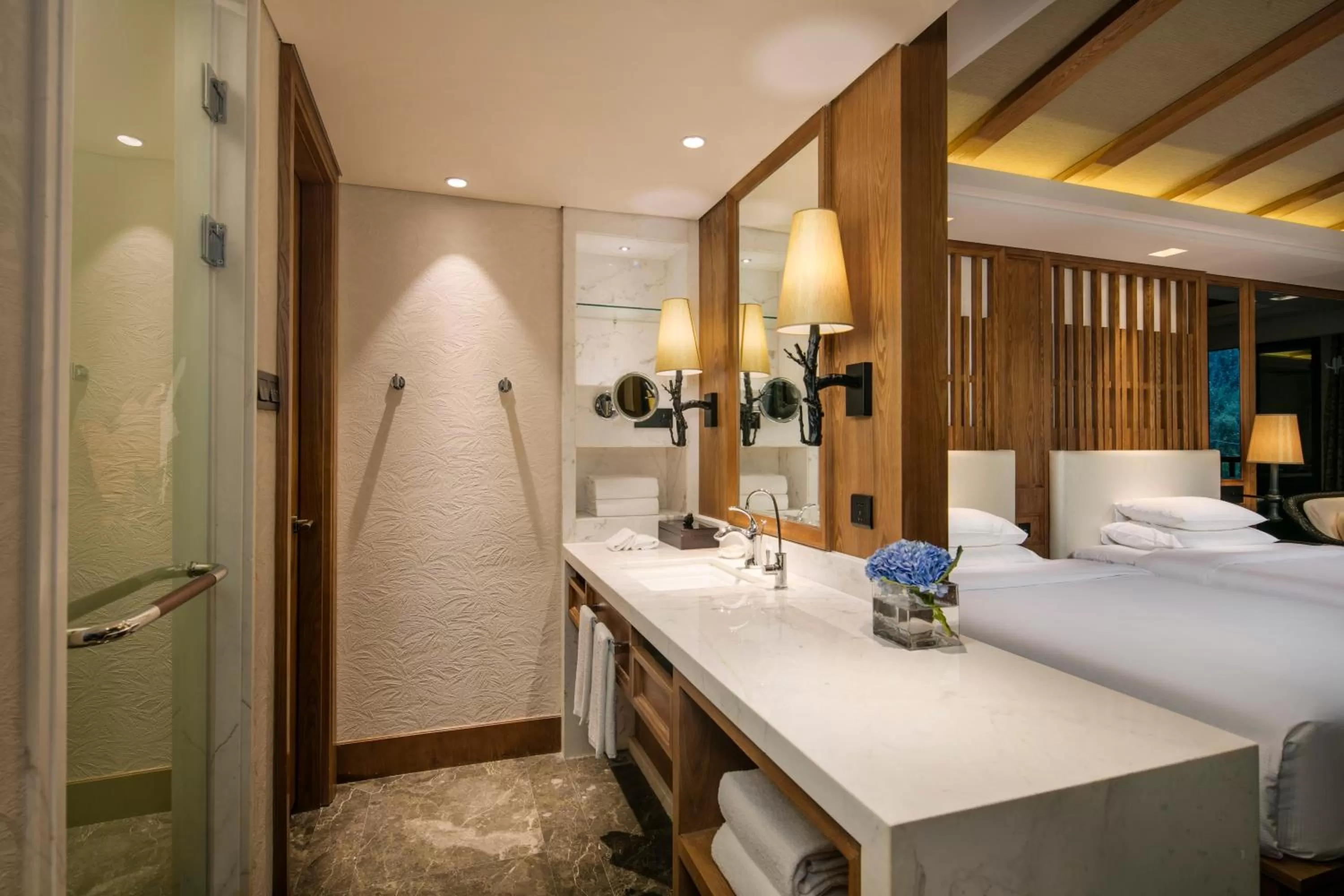 Bathroom, Bed in Hilton Sanqingshan Resort