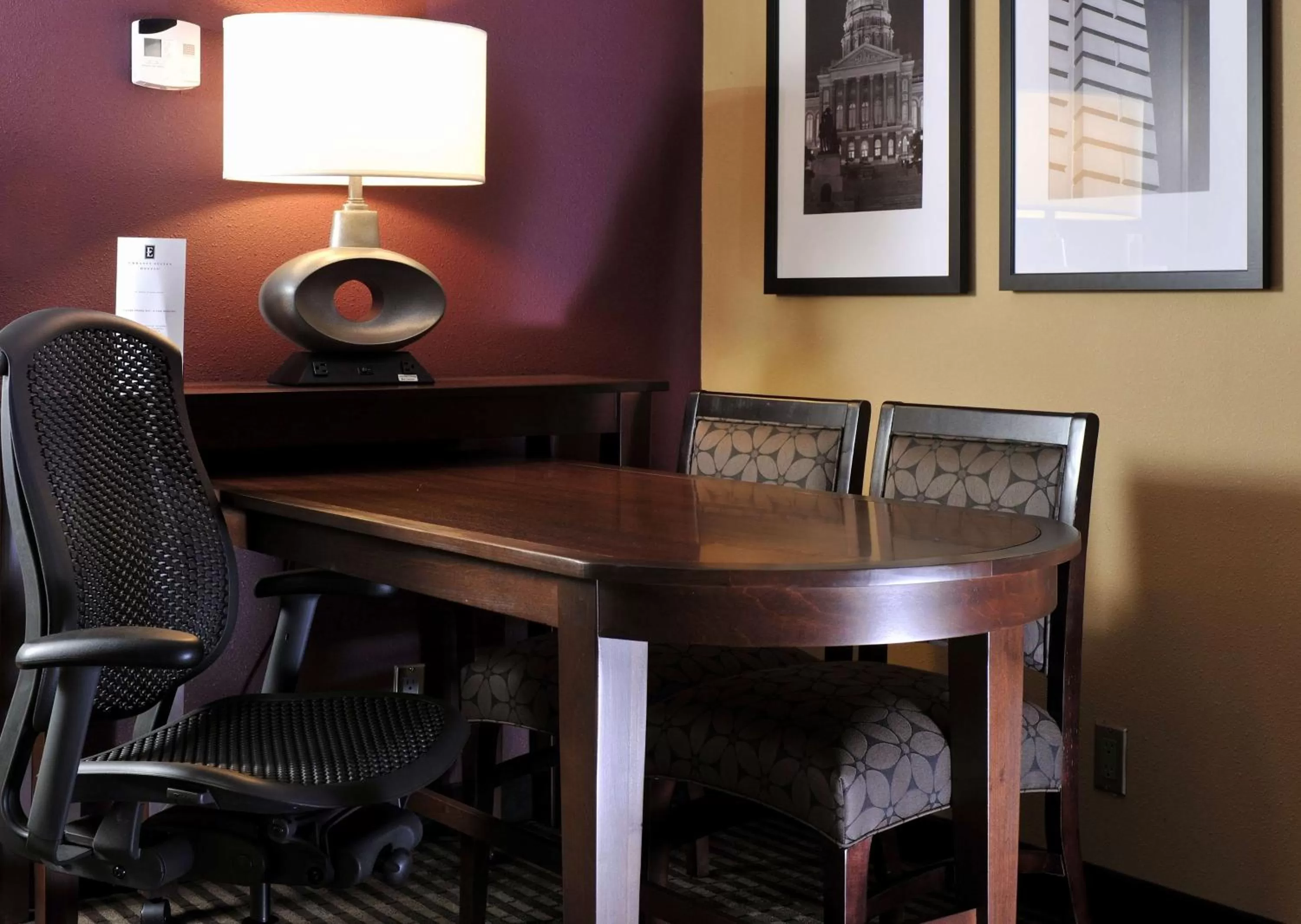 King Suite with River View - Non-Smoking in Embassy Suites Des Moines Downtown