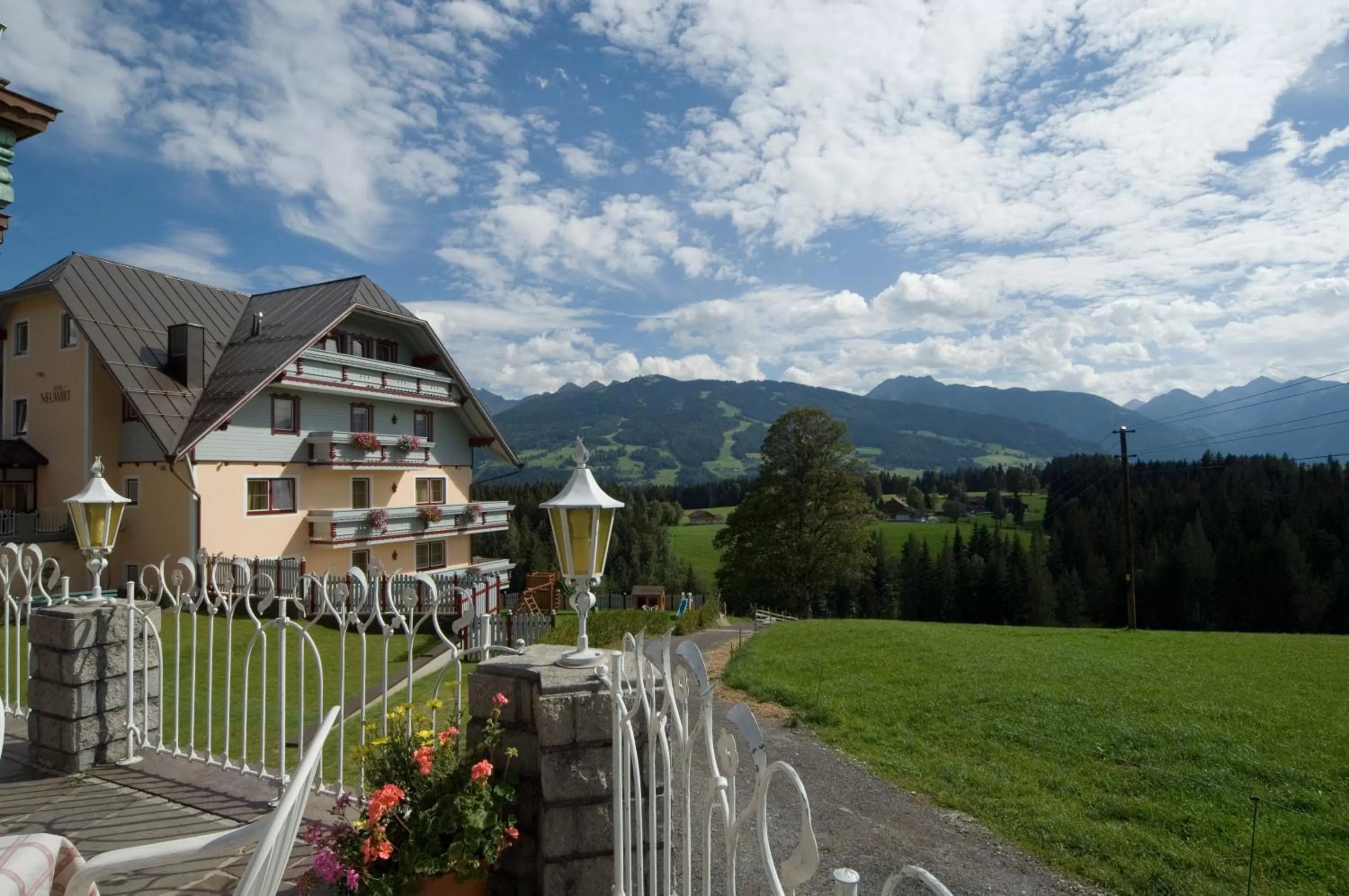 Facade/entrance in Hotel Neuwirt