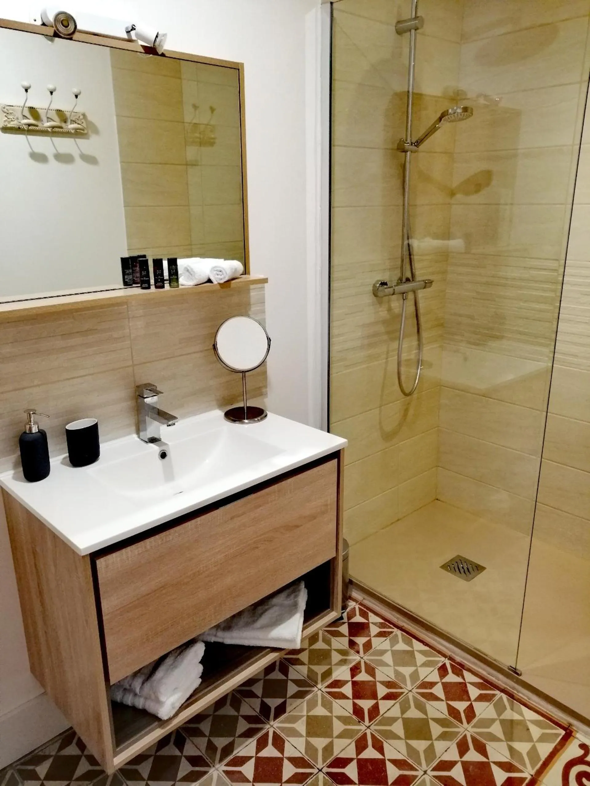 Bathroom in La Maison Grivolas Appartements et Maison d'hôtes