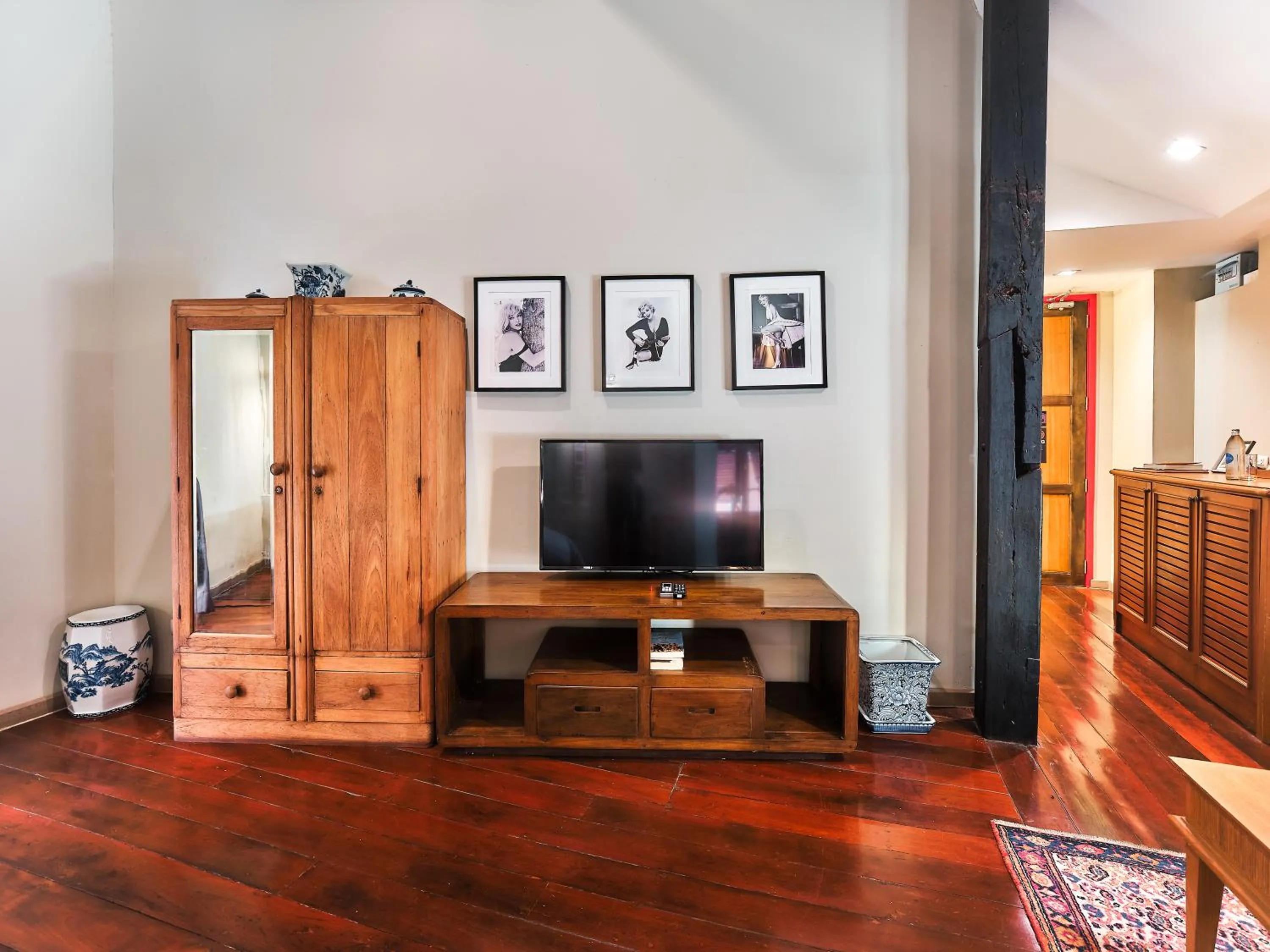 TV and multimedia in Prince Theatre Heritage Stay Hostel - Silom