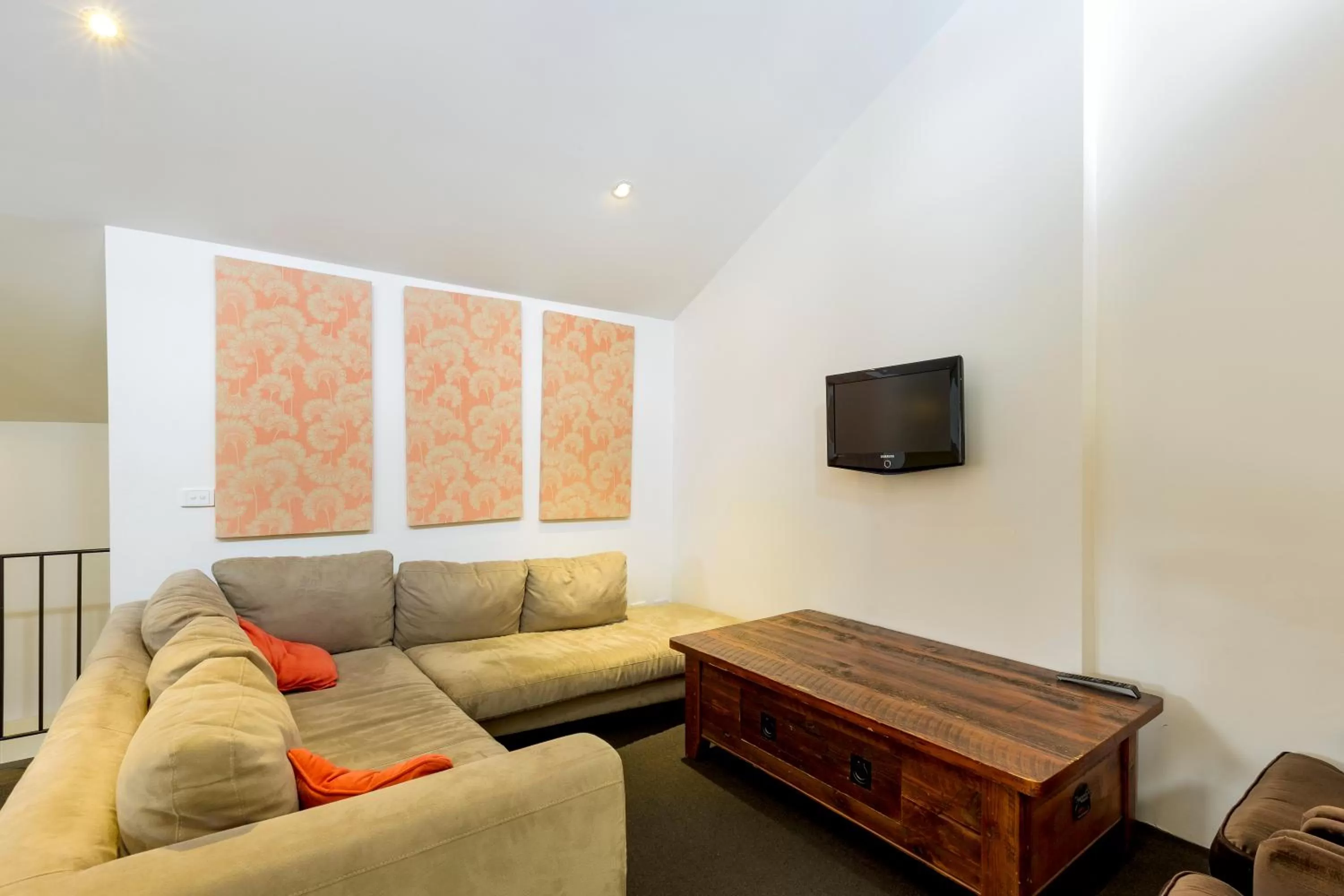 Living room, Seating Area in Alpine Woodsmoke Apartments