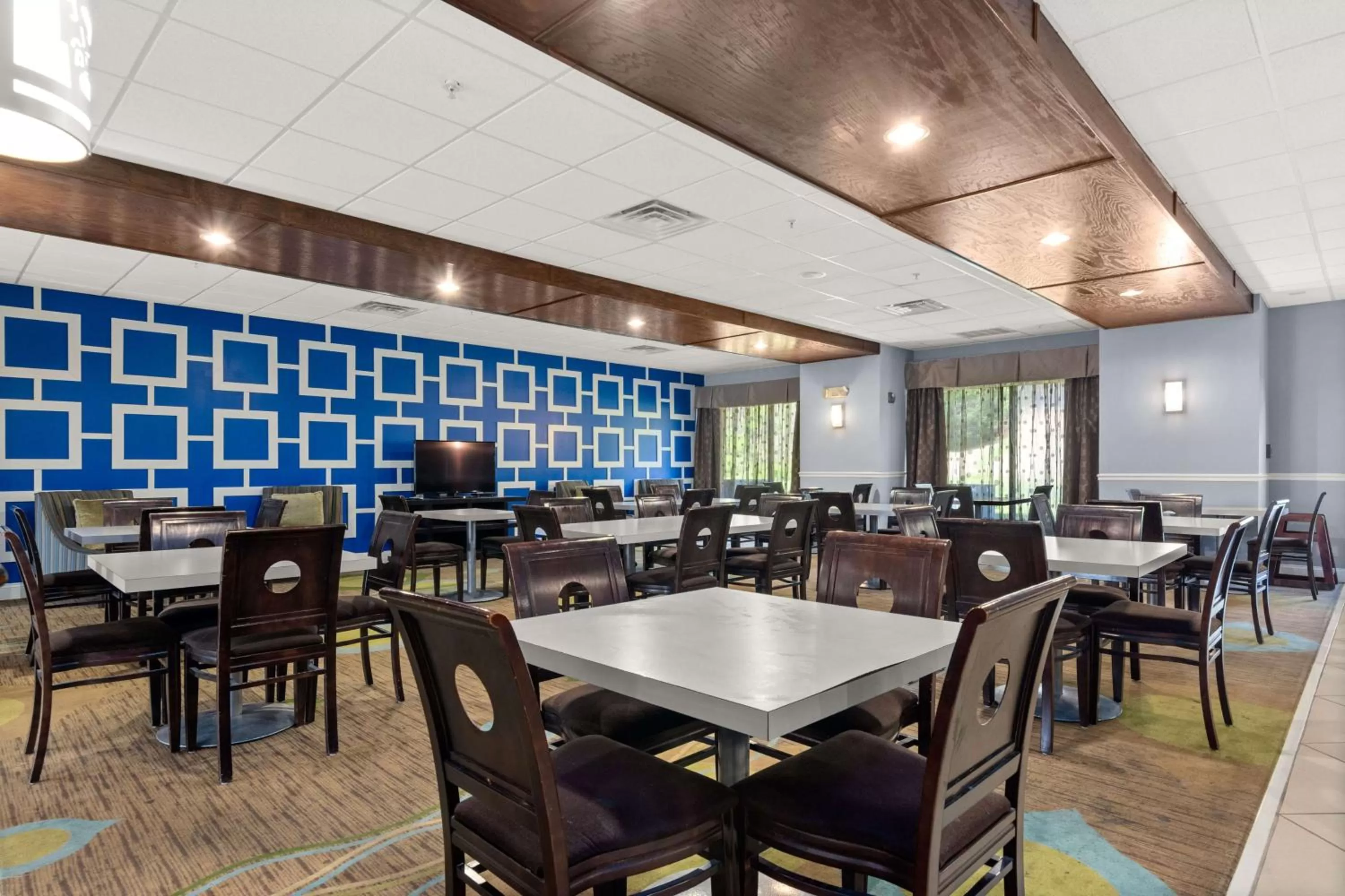 Restaurant/places to eat in Portland Inn & Suites