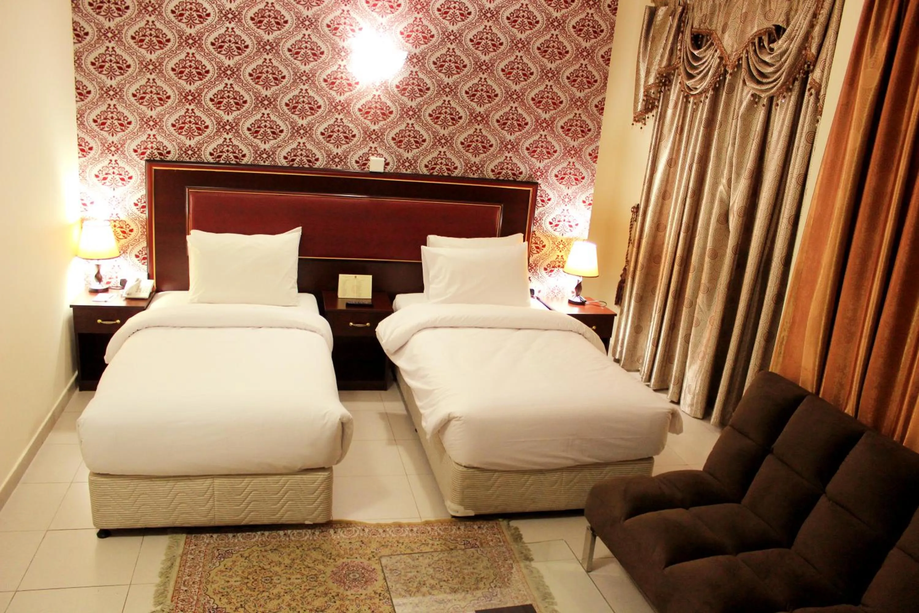 Bedroom, Bed in Montreal Naif Hotel