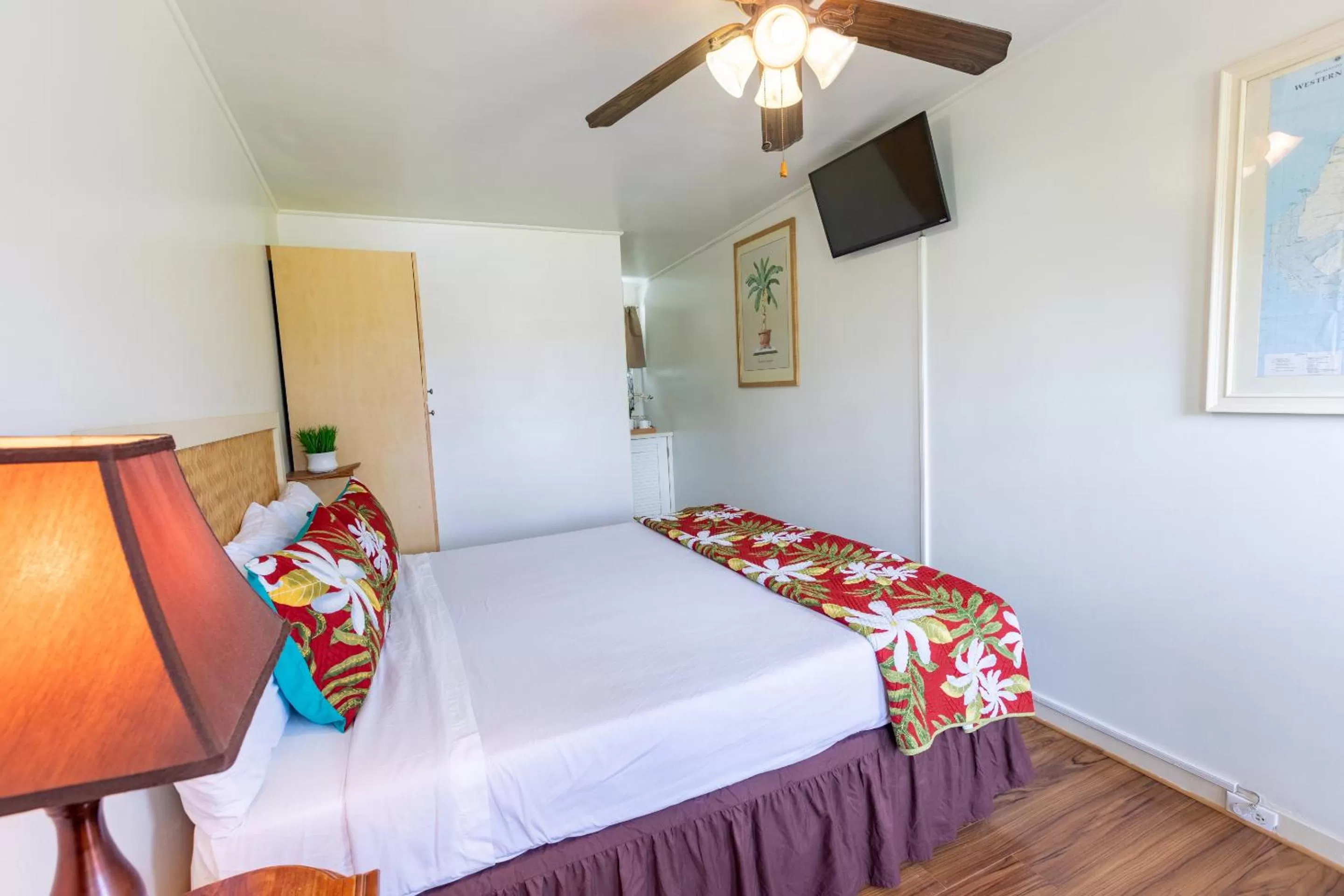 Deluxe King Room in Kauai Palms Hotel