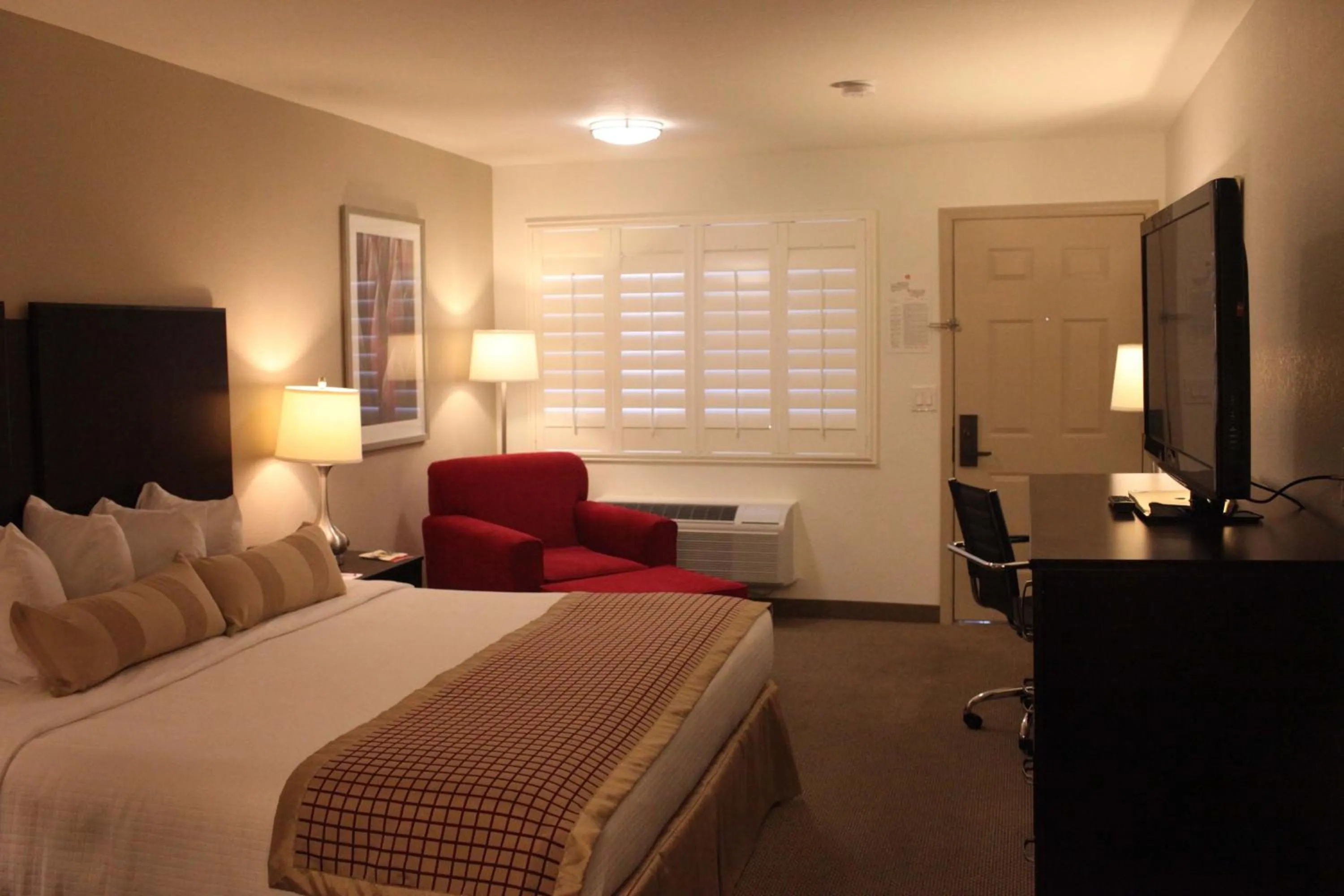 Photo of the whole room, Bed in Infinity Inn & Suites