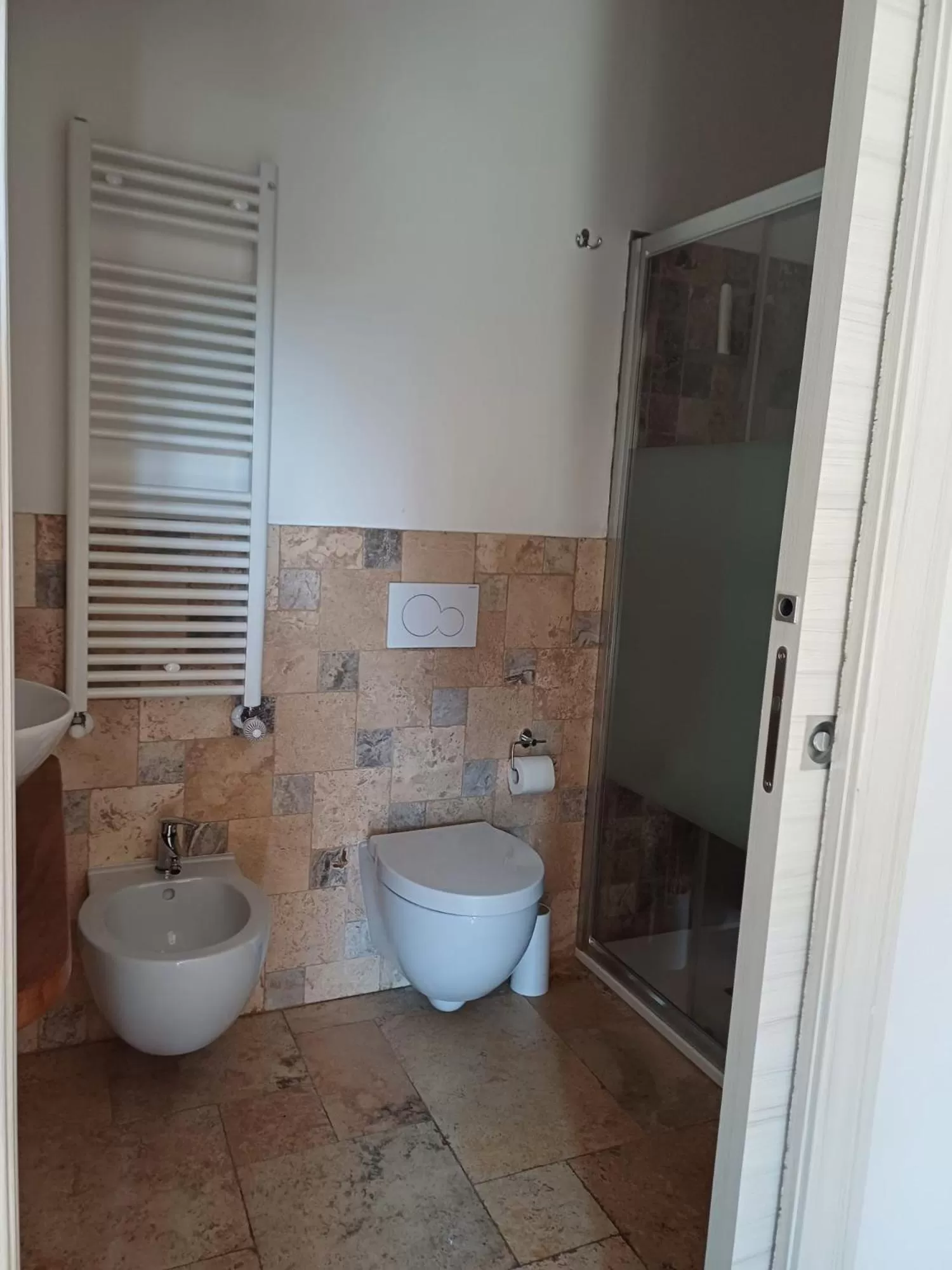 Bathroom in Deiana affittacamere e pizzeria