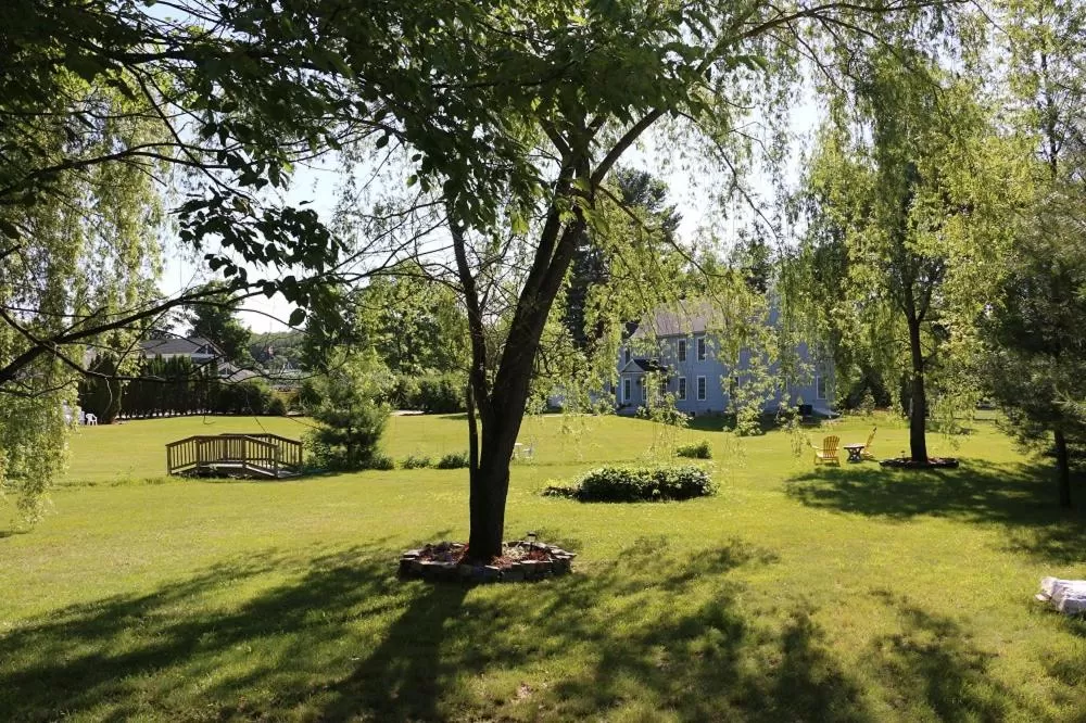 Garden in The Bond 1786 Inn