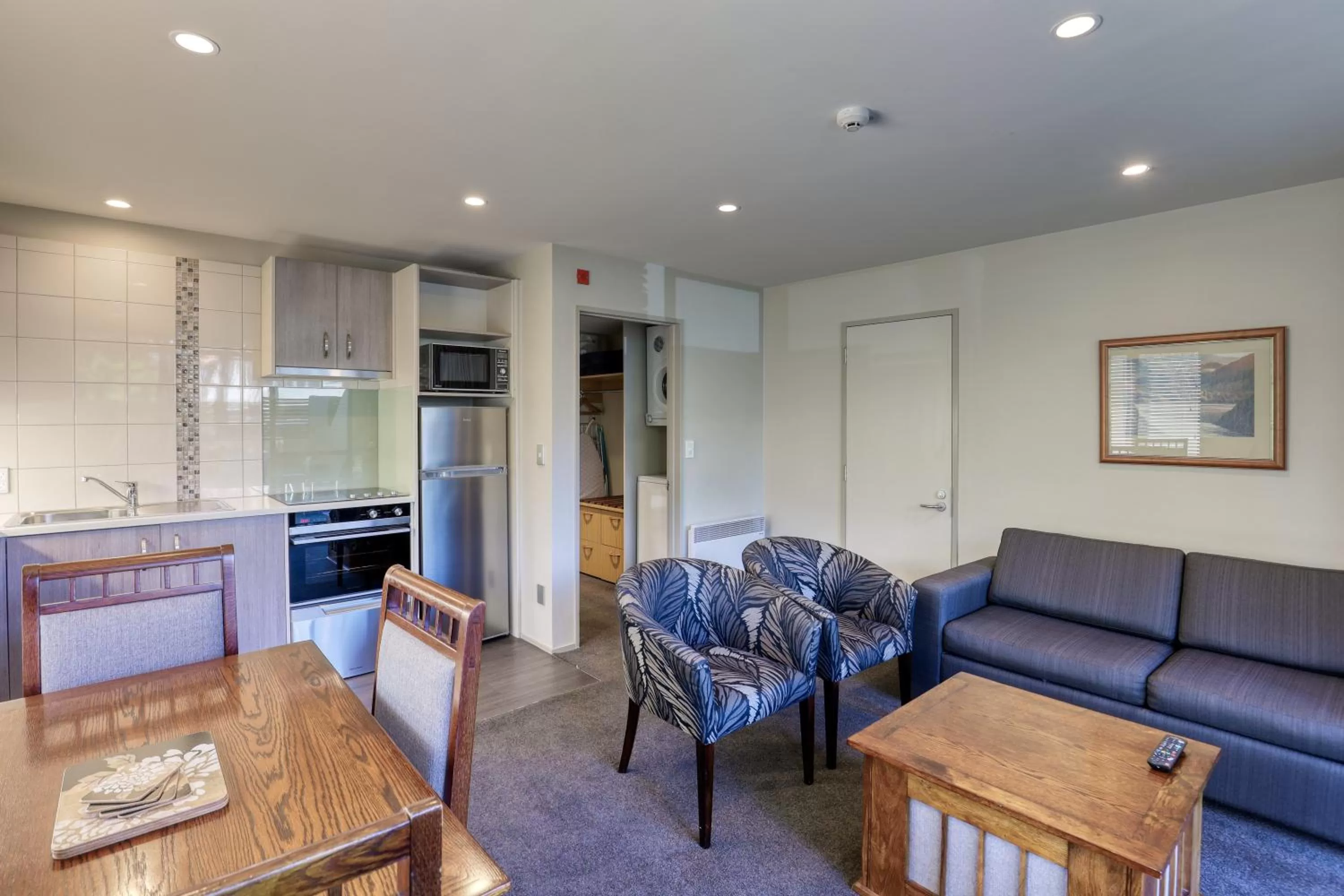 Living room in Garden Court Suites & Apartments