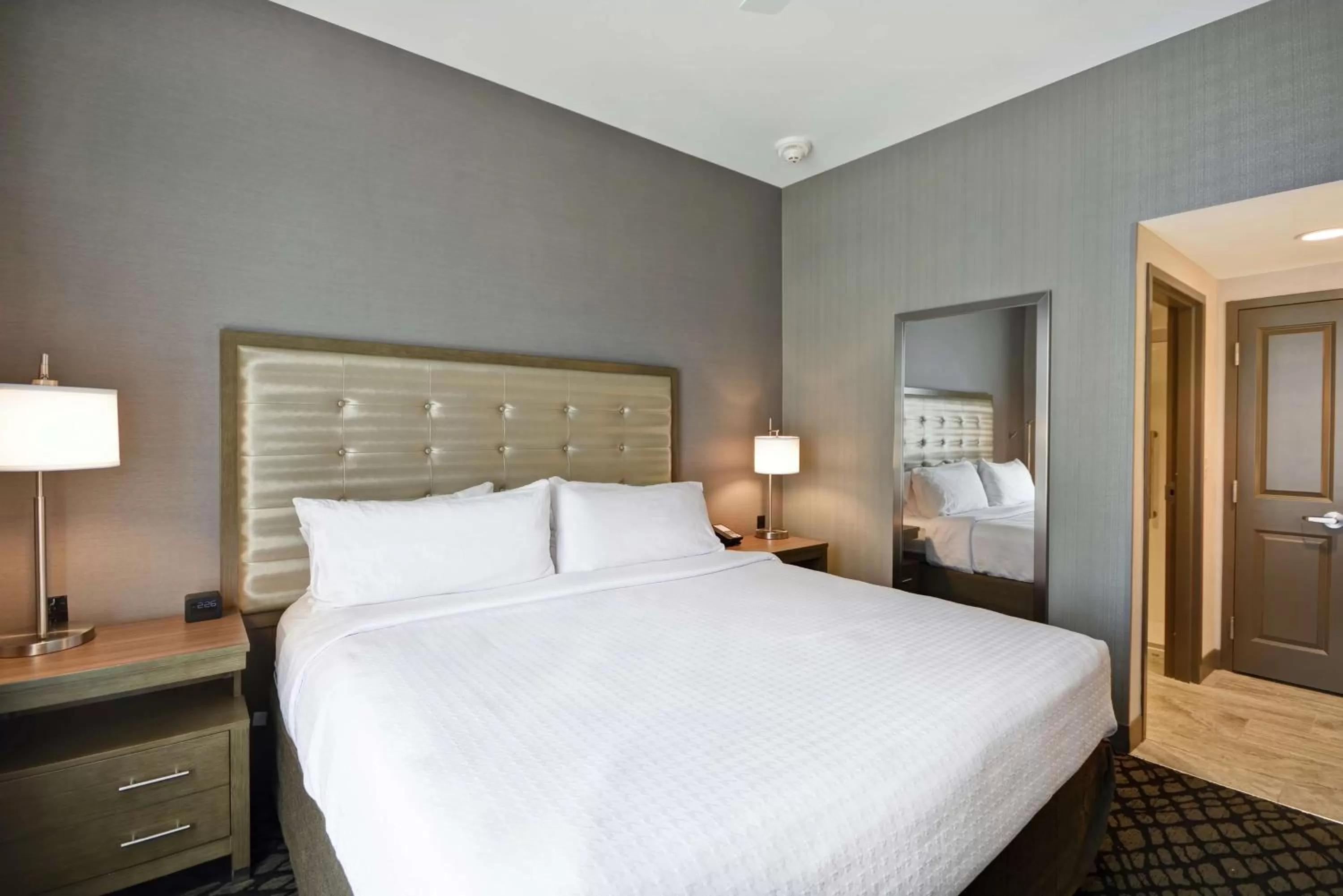 Photo of the whole room, Bed in Homewood Suites By Hilton Warren Detroit