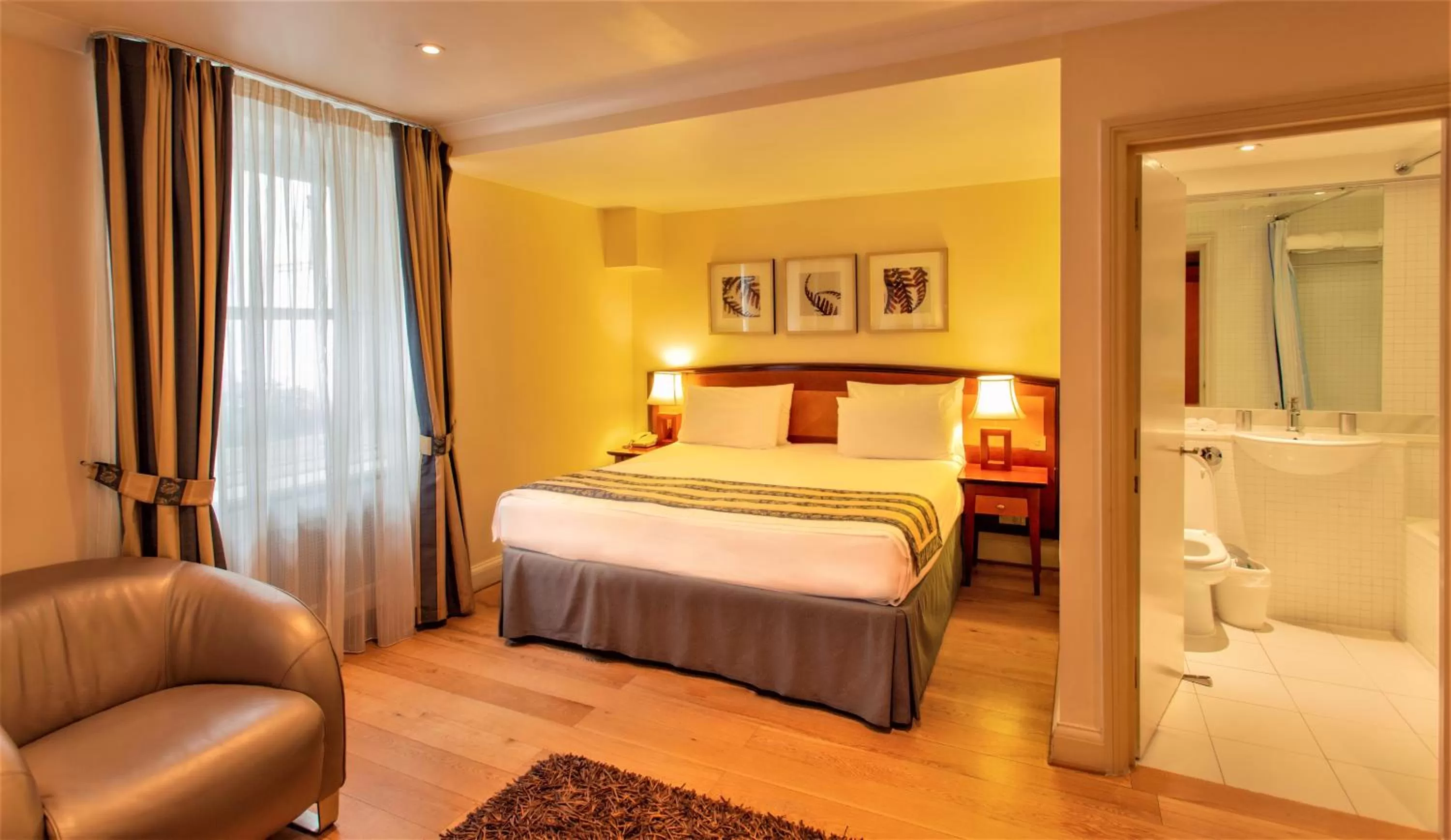 Bed in The Sumner Hotel