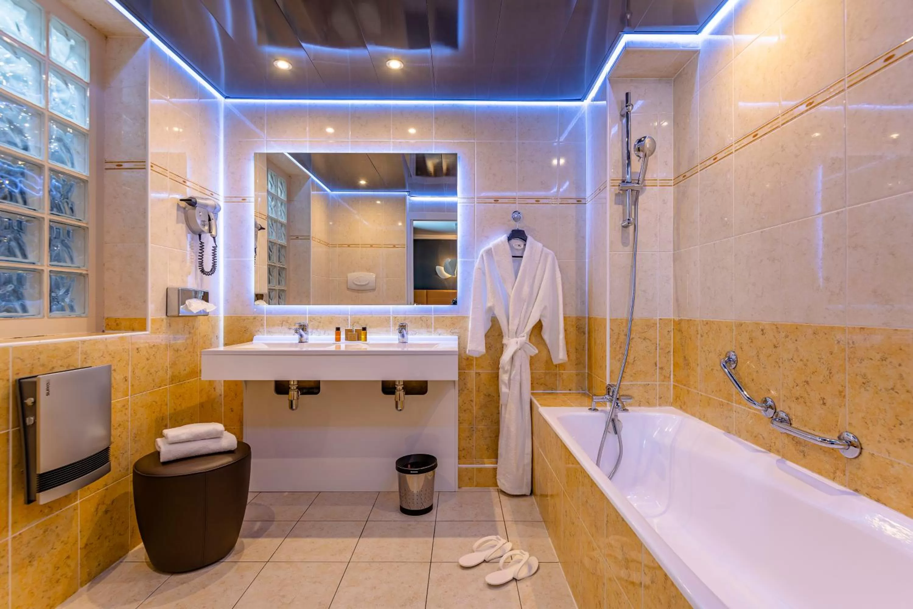Bathroom in Hotel Residence Europe & Spa