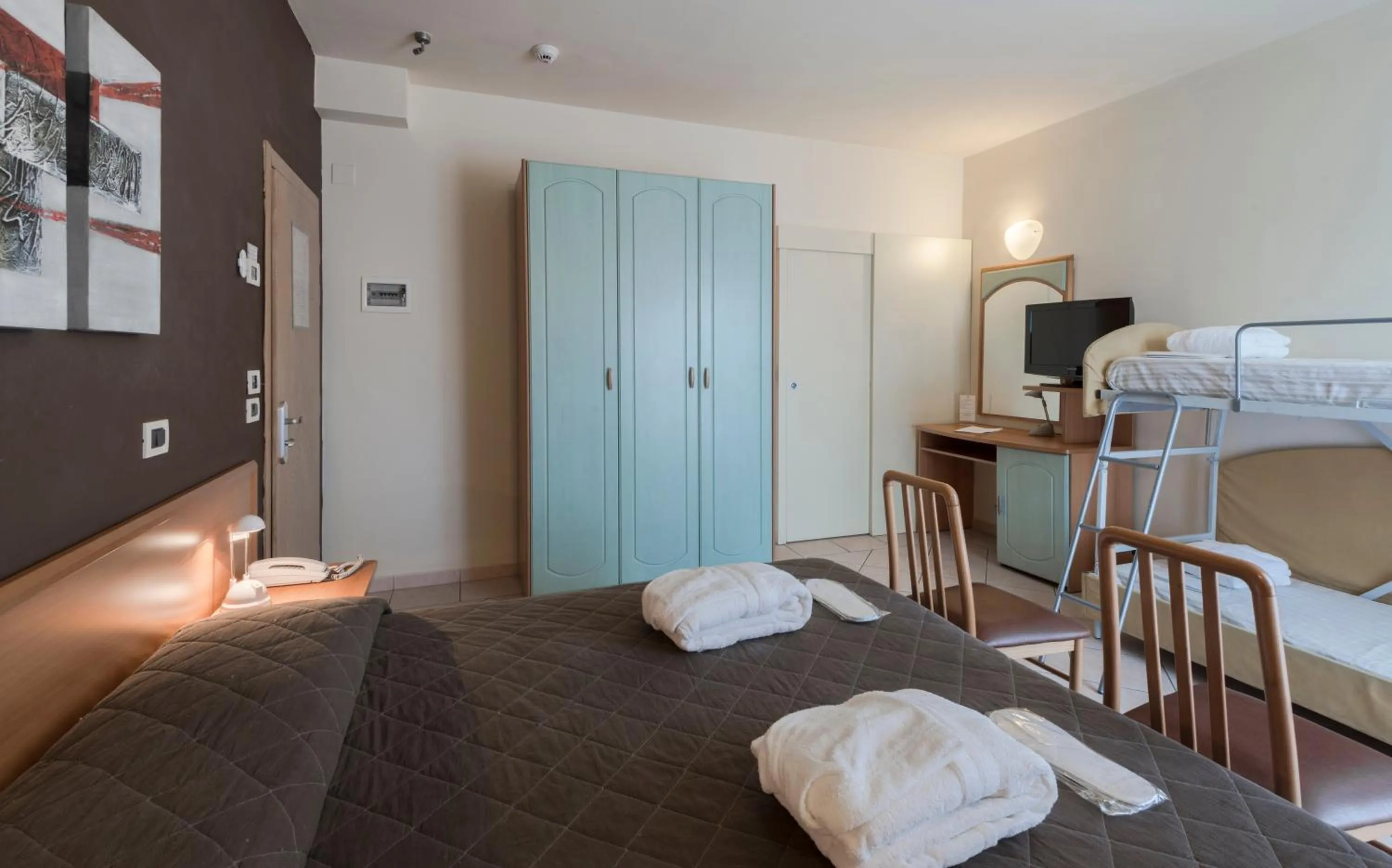 bunk bed, Bed in Hotel Montebello