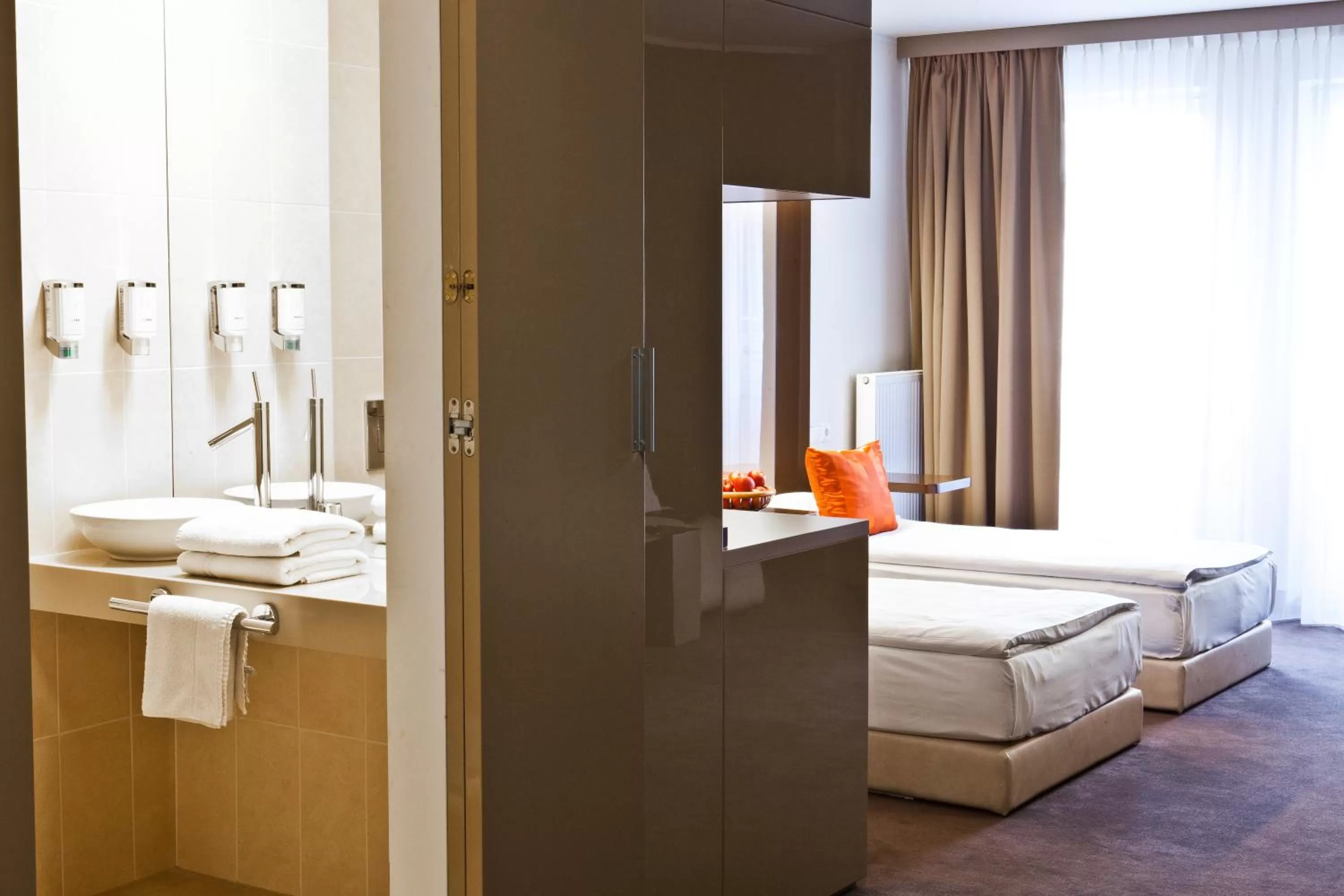 Seating area, Bed in Platinum Apartments Aparthotel