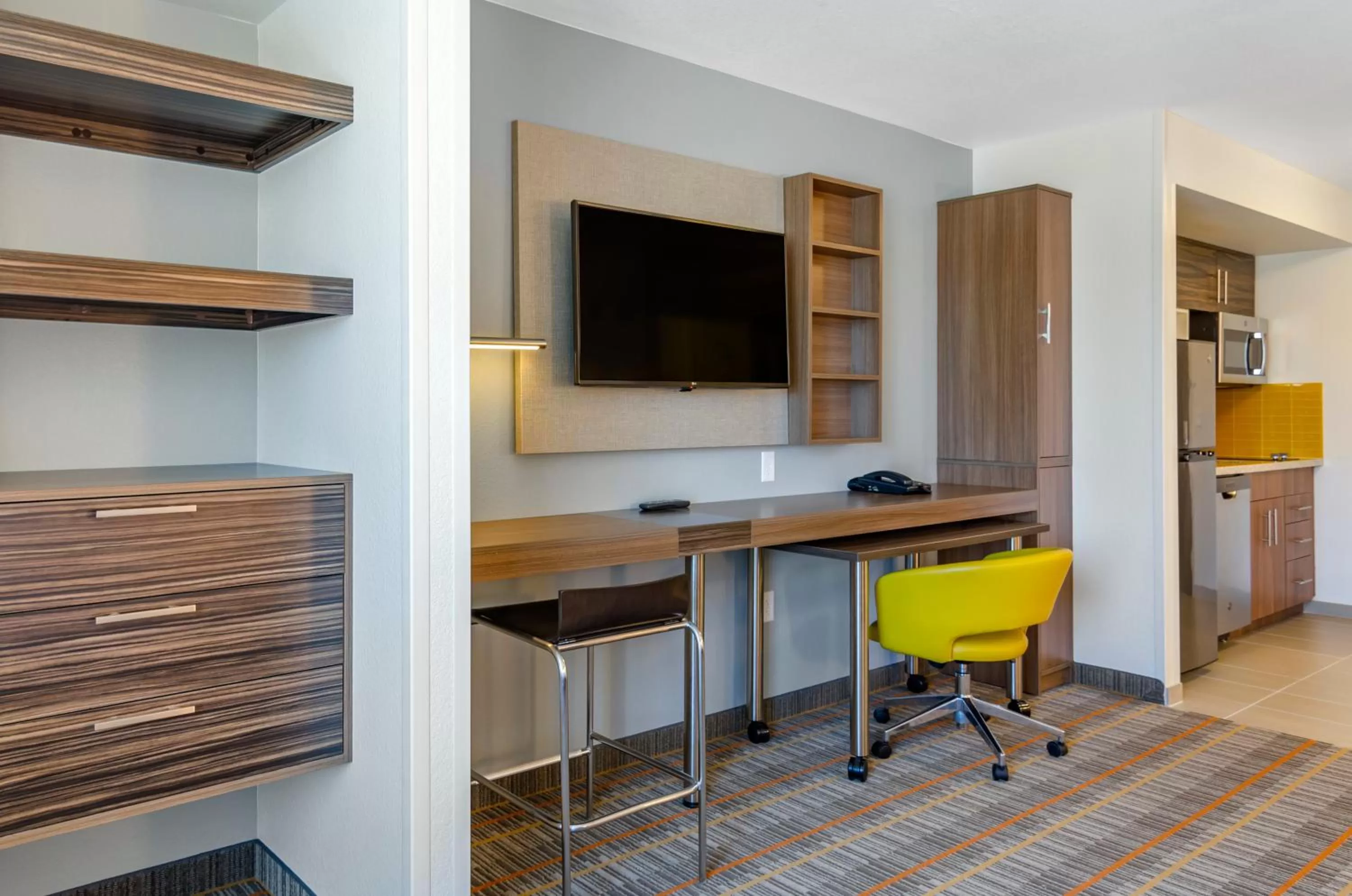 TV and multimedia in MainStay Suites Great Falls Airport